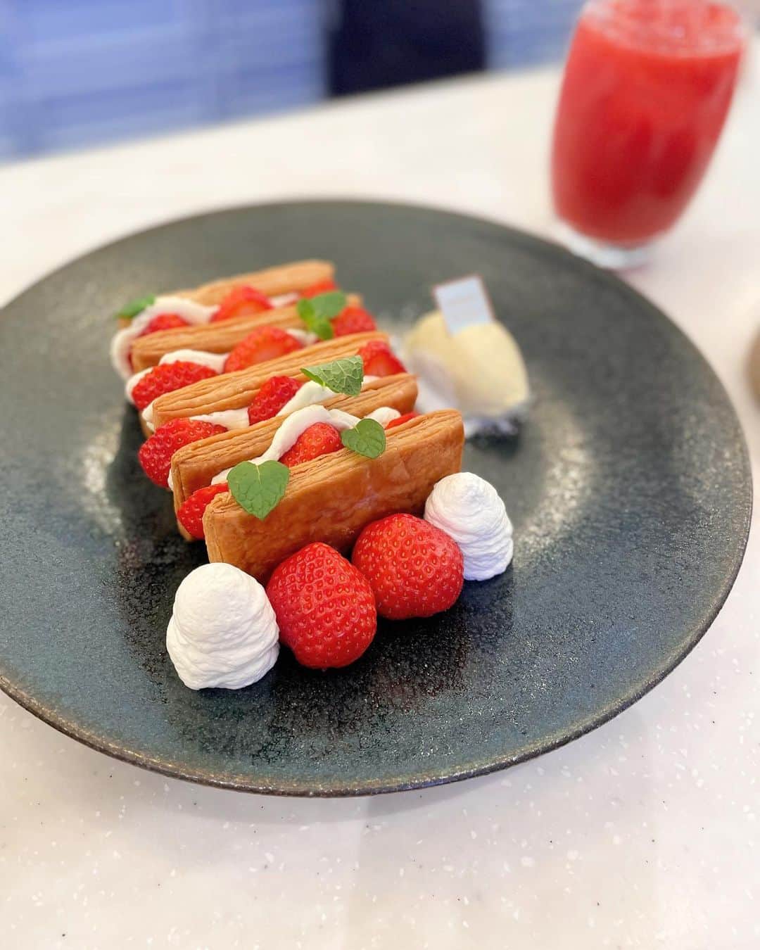 のインスタグラム：「🎅🏻🍓🎄  あまおうのミルフィーユ :)」