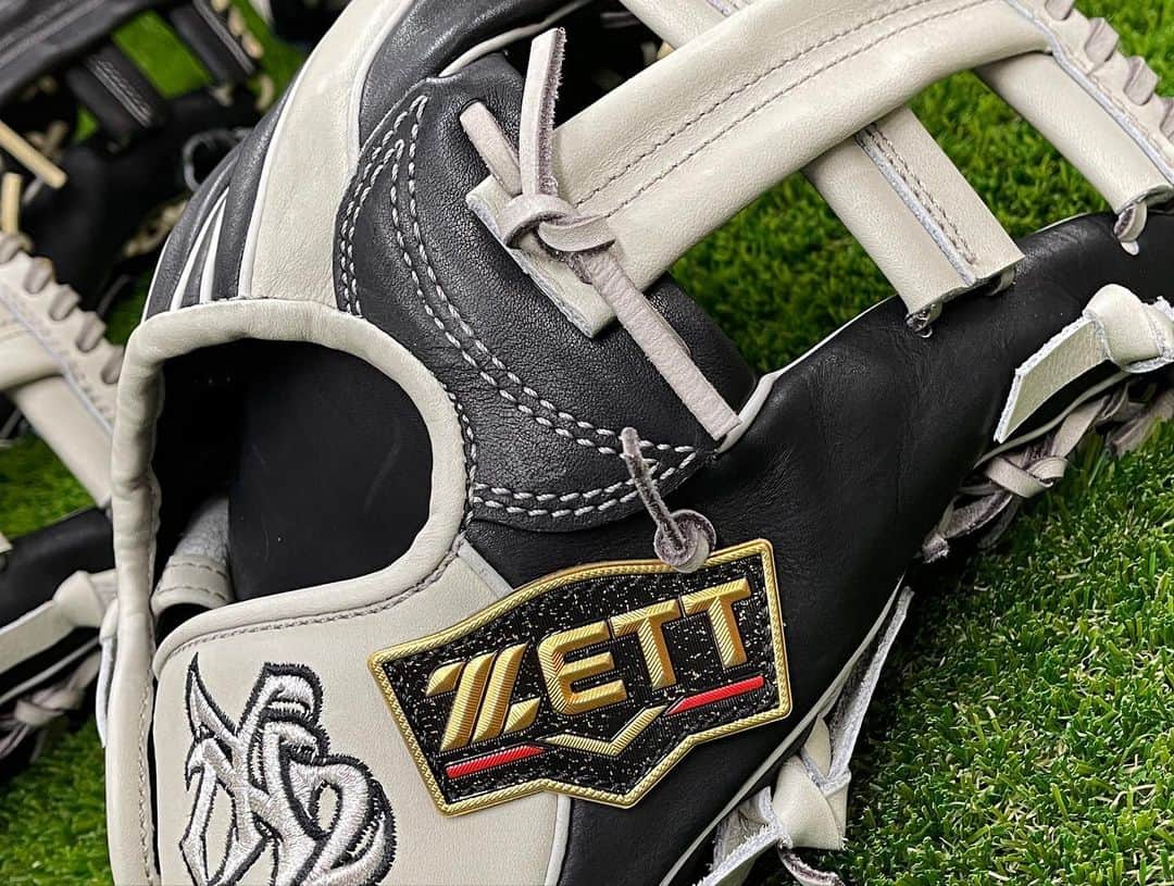 吉川尚輝さんのインスタグラム写真 - (吉川尚輝Instagram)「先日、いつもお世話になっているZETT本社に挨拶行ってきました！  すごくいい時間を過ごせました🔥 来年もZETTの道具でいいプレーできるように頑張ります。  #ZETT #一年間ありがとうございました #野球用品はZETT」12月18日 20時32分 - nokyskw2