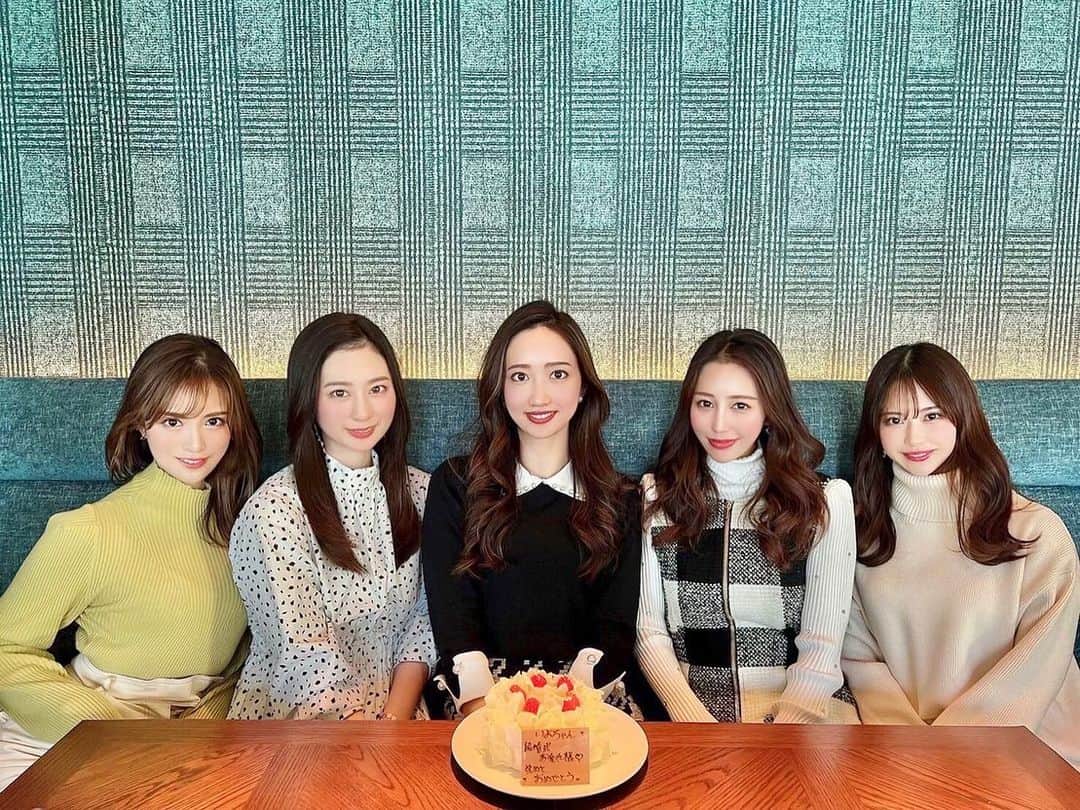 曲渕伊代のインスタグラム：「何回もお祝いしてくれる 優しくて可愛いこたち❤️ 初めて5人でごはん食べに行った 思い出のBELCOMOへ🕯」