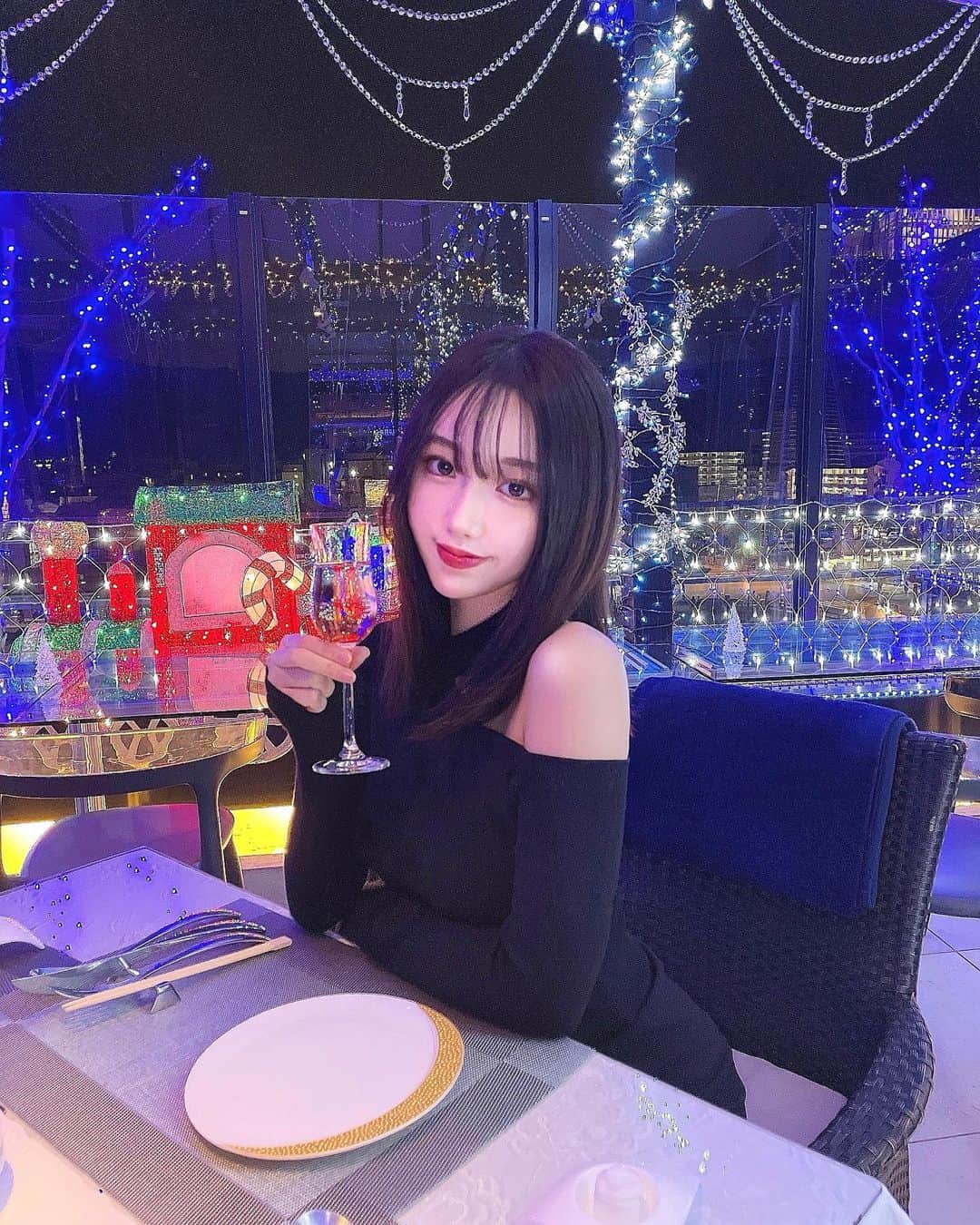 MIYUのインスタグラム：「京都で☃️🤍  (内心寒すぎてグラス持ってる手震えてる🤣)」