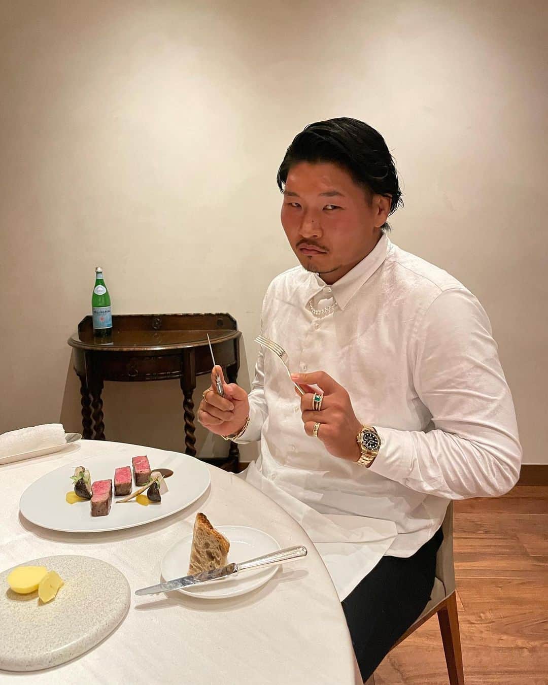 稲垣啓太のインスタグラム：「フォークとナイフの遠近法。」