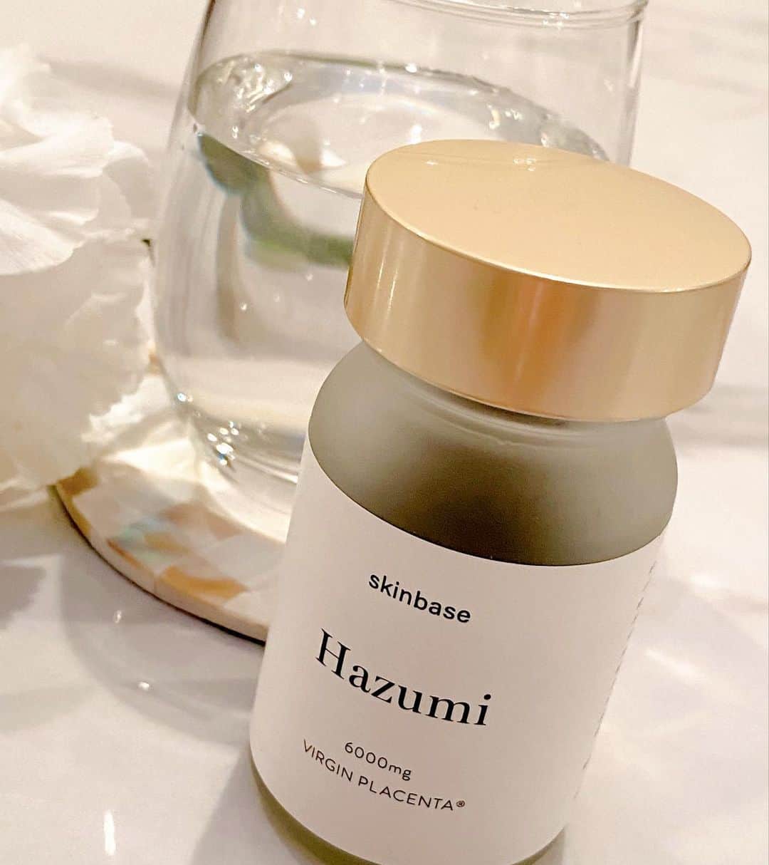 美香さんのインスタグラム写真 - (美香Instagram)「この2年。 色々気をつけているからか 風邪もひかないし肌の調子もいい。 毎日続けるって大切♡ @hazumi.skinbase  #hazumi #バージンプラセンタ」12月18日 21時26分 - mikaofficial99