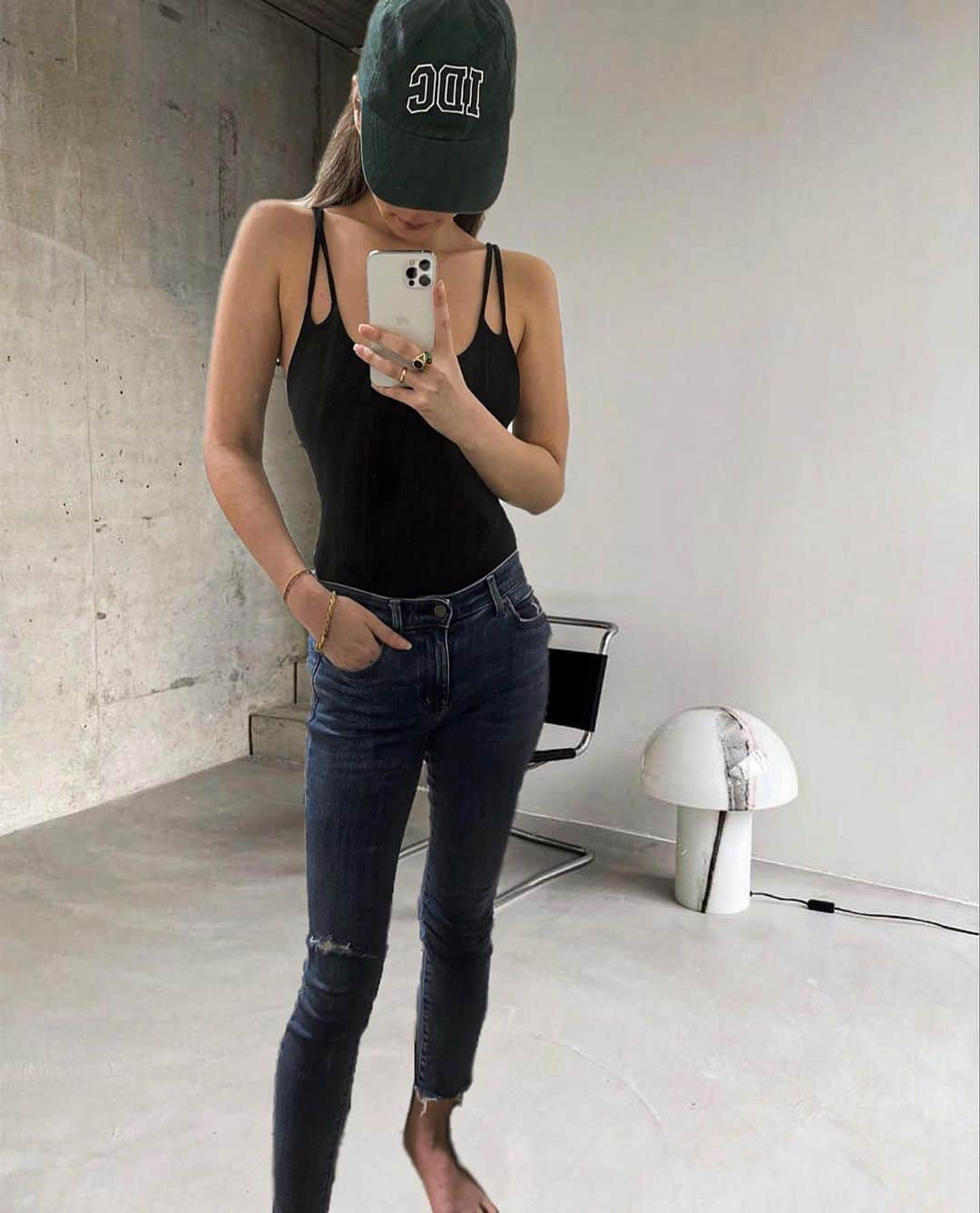 長谷川唯のインスタグラム：「・ ・ やーーっと体型も理想まできた😮‍💨スキニーデニムは @uniqlo_jp 履きやすく形もgood✌🏻🧡 ・ ・ #ootd #fashion #happy #fashionista #ファッション #ファッションコーデ #アクセ可愛い #code #ootdstyle #instagood」