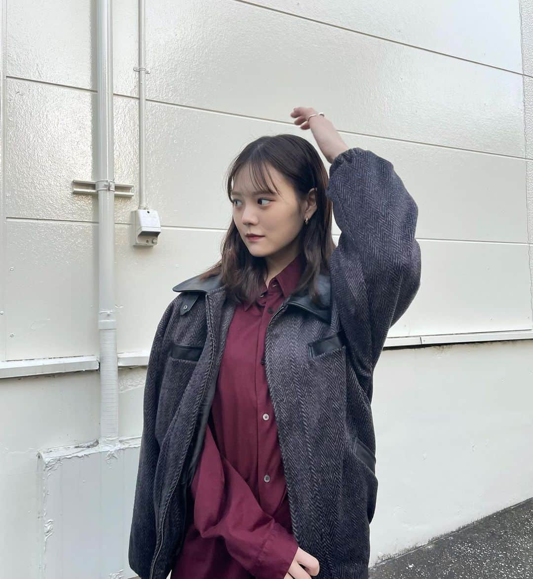 木村なつみのインスタグラム：「土曜日だ~、いい天気だけど外は寒いやつですよね？ さいきん、青空にだまされなくなりました、ずっと家にいます☕️💻  作った服を着て、やっぱ可愛いなぁって思えている幸せな年末です-、はやいね」