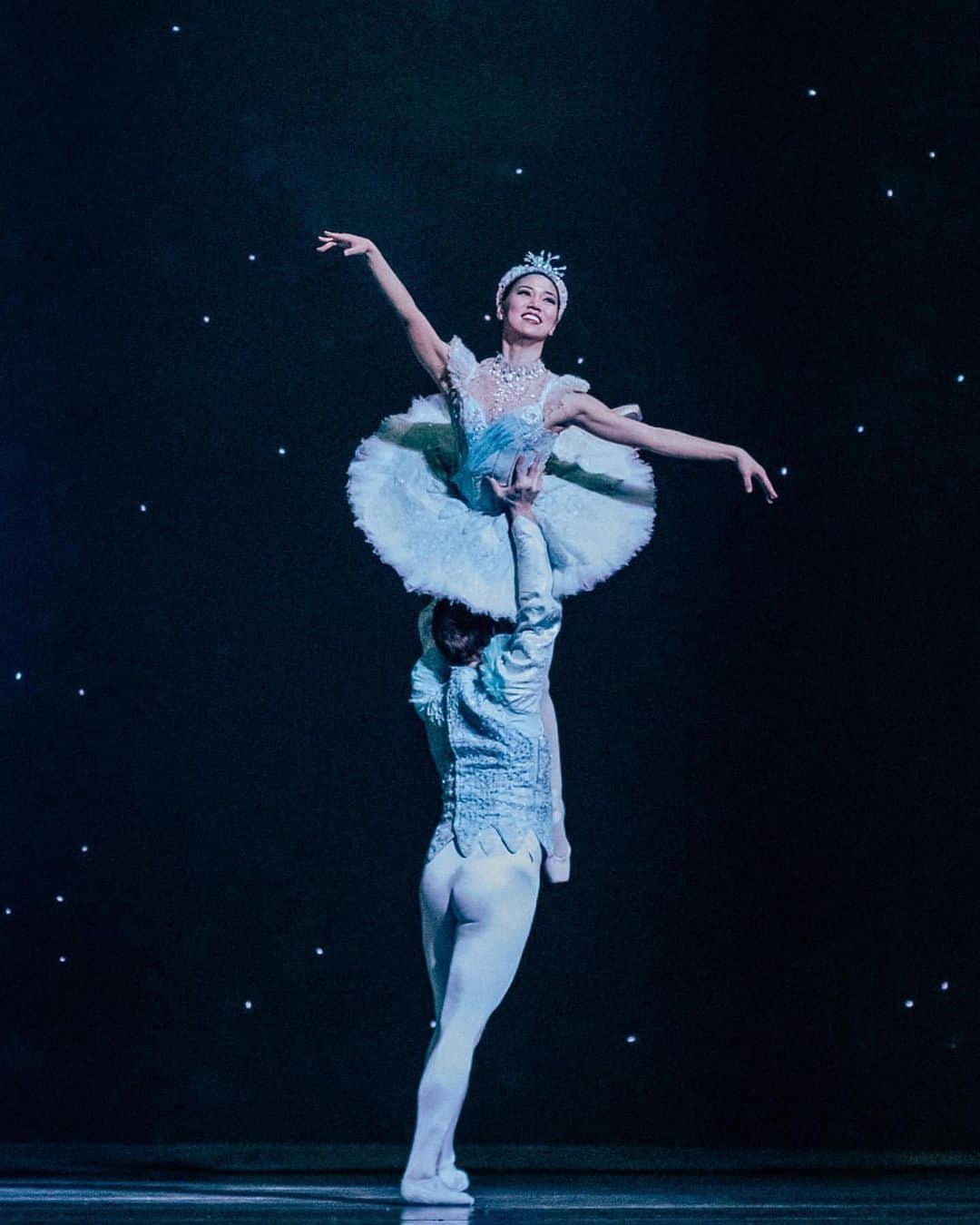 Lily Saito (齊藤莉理)のインスタグラム：「Let it snow, let it snow, let it snow ❄️💙  So happy to be back performing again!🙏🏻😍 #Grateful  |📸 @lydiamcraephotography |」