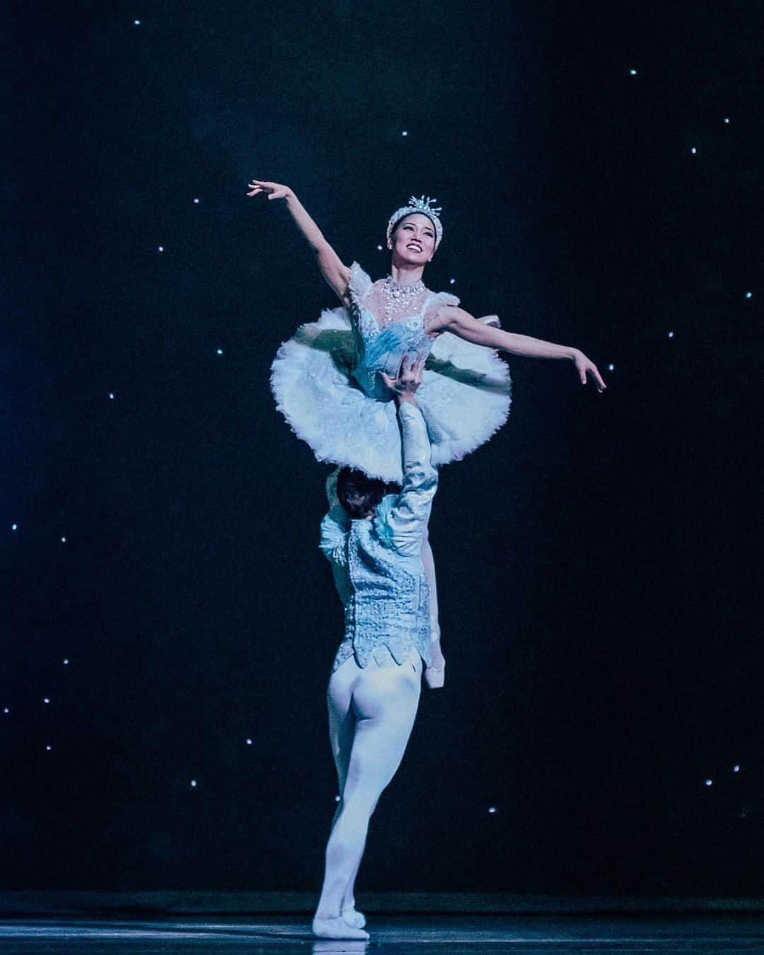 Lily Saito (齊藤莉理)さんのインスタグラム写真 - (Lily Saito (齊藤莉理)Instagram)「Let it snow, let it snow, let it snow ❄️💙  So happy to be back performing again!🙏🏻😍 #Grateful  |📸 @lydiamcraephotography |」12月18日 15時05分 - lilysaito_