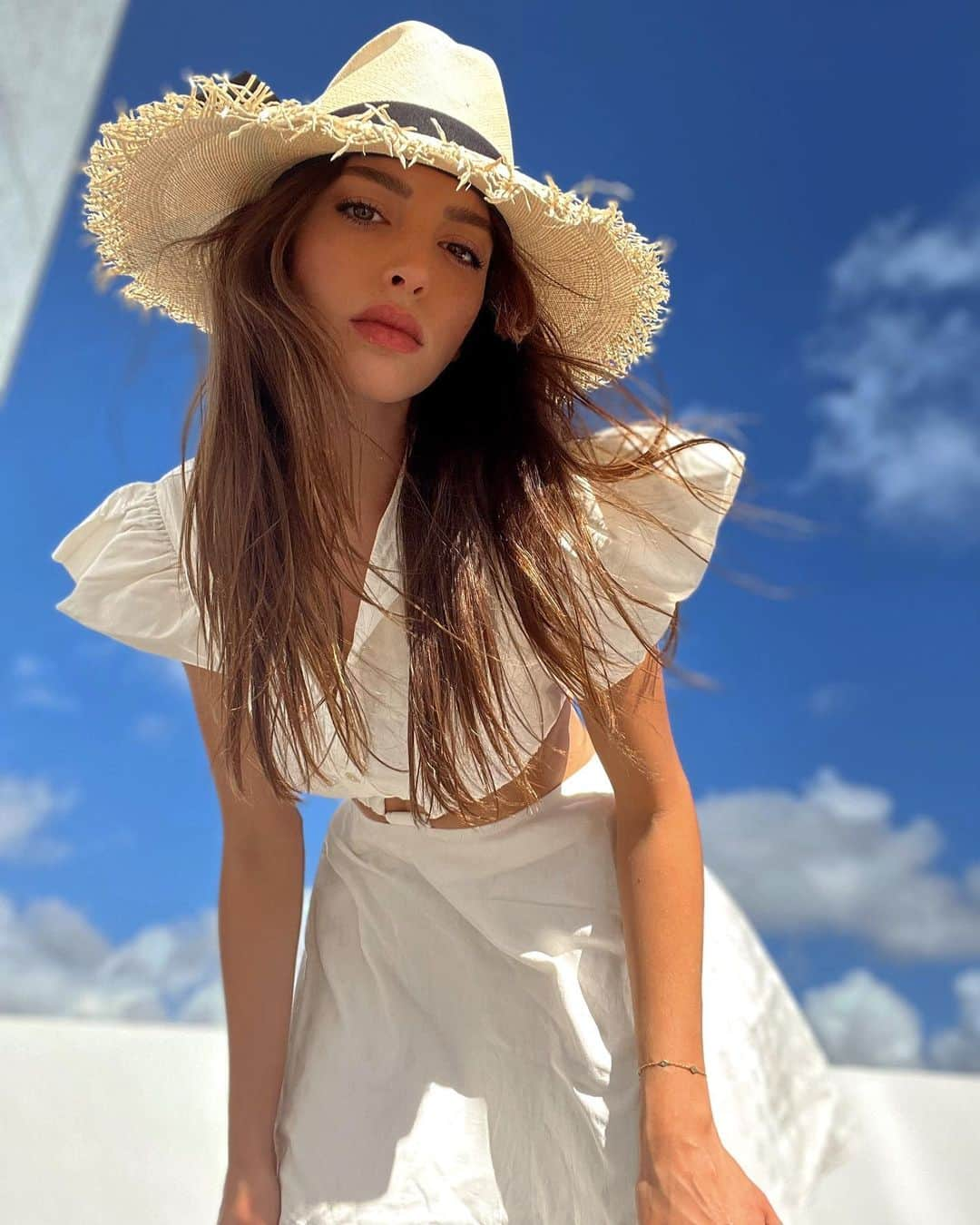 セリーヌ・ファラクさんのインスタグラム写真 - (セリーヌ・ファラクInstagram)「Got my head in the clouds and in love with this dress ☁️ @the.significant.other」12月18日 16時19分 - celinefarach