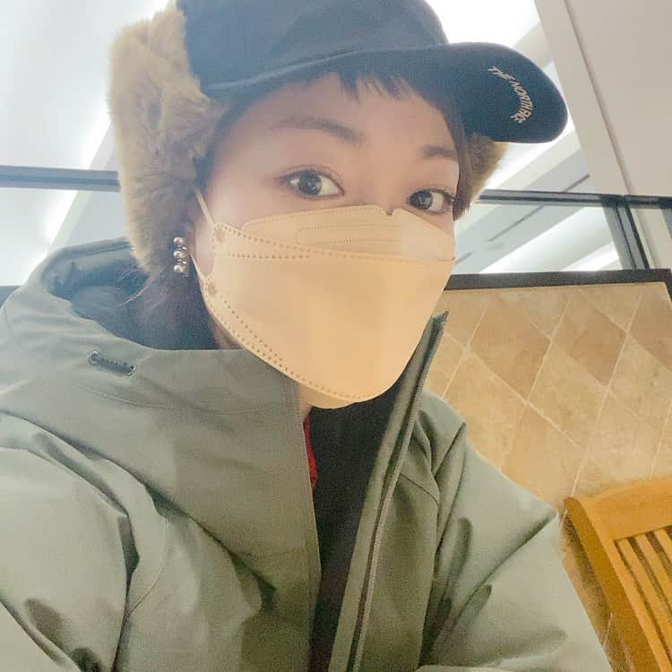 小雪さんのインスタグラム写真 - (小雪Instagram)「🐑🐏🐑 寒い日はもこもこに限ります☃️  2枚目全身タグ付けしてます🏷  #私服 #ロケ服 #もこもこ」12月18日 16時41分 - koyuki2