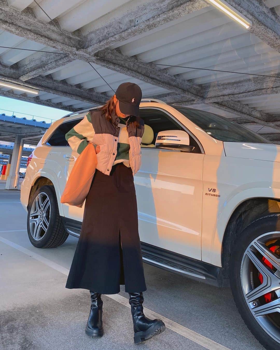 manaのインスタグラム：「🧊🏹🤍 今日さむっ! GUのスカートめっちゃ可愛いからおすすめ💁🏻‍♀️ˎˊ˗ ちなみにブーツもGUですんｯ🐻📝 #gu #ジーユー #ジーユーコーデ #エイチアンドエム #まなきょうふく #gl63 #お買い物コーデ #ベストコーデ #アウター #プチプラコーデ」