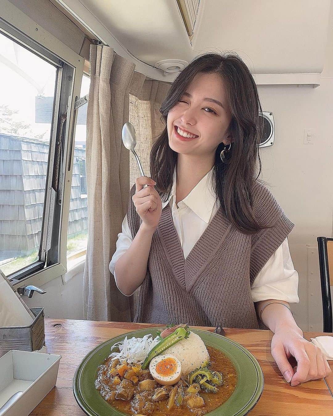のインスタグラム：「《美人女子大生の休日🍽☕️》⁠⠀ *⠀⠀⠀⠀⠀⠀⁠⠀⁠⠀⁠⠀⁠⠀⁠⠀ 今回ご紹介させて頂きますのは!!👀❤️⁠⠀⁠⠀⁠⠀⁠⠀⁠⠀ Miyuさん<@03miyu28> の素敵なお写真📸⠀⁠⠀⁠⠀⁠⠀ *⠀⁠⠀ 美人すぎる大学生😆💖⠀ ランチのカレーも美味しそうですね🍛✨⠀ *⠀⁠⠀⁠⠀⁠⠀⁠⠀⁠⠀ Miyuさん<@03miyu28> 素敵な投稿をありがとうございました☺️📸✨⠀⁠⠀ Miyuさんのアカウントには他にも素晴らしい投稿が沢山ありますので是非覗いてみてくださいね💁‍♀️💙⁠ ⁠⠀ ⠀⠀⁠⠀⁠⠀⁠⠀⁠⠀ △▼△▼△▼△▼△▼△▼△▼△▼△▼ ⁠⠀⁠⠀⁠⠀⁠⠀ ❤️🧡💛「ビジョビ (美女美容事情)」💚💙💜⠀⠀⠀⠀⠀⠀⠀⠀⠀⠀⠀⠀⠀⠀⁠⠀⁠⠀⁠⠀⁠⠀⁠⠀⁠⠀ 👇掲載ご希望の方は👇⠀⠀⠀⠀⠀⠀⠀⠀⠀⠀⠀⠀⠀⠀⠀⁠⠀⁠⠀⁠⠀⁠⠀⁠⠀⁠⠀ @b_b_j.jタグ付けと🖤 #ビジョビ ⁠⠀⁠⠀ 🖤タグ付けお願いします⠀⠀⠀⠀⠀⠀⠀⠀⠀⠀⠀⠀⠀⠀⠀⁠⠀⁠⠀⁠⠀⁠⠀⁠⠀⁠⠀ △▼△▼△▼△▼△▼△▼△▼△▼△▼ ⁠⠀⁠⠀ #美人#美女#大学生#女子大生⠀ #ランチ#休日#カレー⠀ #インスタ美人#インスタ美女」