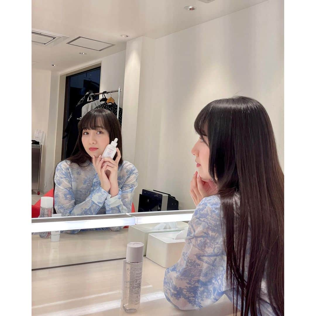 木村心美さんのインスタグラム写真 - (木村心美Instagram)「今日は @diorbeauty の撮影をして来ました！ @rieshiraishi1220  スノーの美容液、本当に毎日愛用してます。。。 「え、うそやん、、」ってくらい美白効果すごいのでオススメです、、、 ・ @dior のお洋服今日も可愛かったなぁああ！！🤤✨🥰 投稿するのが楽しみですんふふ」12月18日 18時25分 - cocomi_553_official