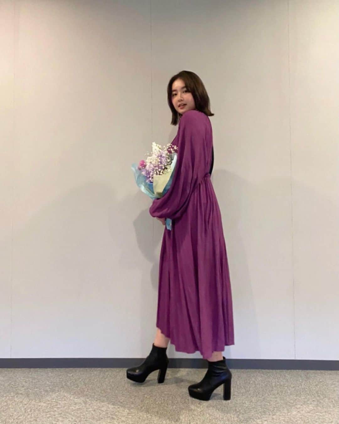 箭内夢菜のインスタグラム：「💐 『福島、その先へ』対談フォーラム in名古屋 ありがとうございました！  少し緊張しましたが 対談を通して理解できた事がたくさんあり、それをもっとたくさんの方に知って頂く事が大切だな、と思いました。  素敵な花束も頂いて☺️ 会場に来てくださった皆様、オンラインで参加してくださった皆様、ありがとうございました！   #環境省」