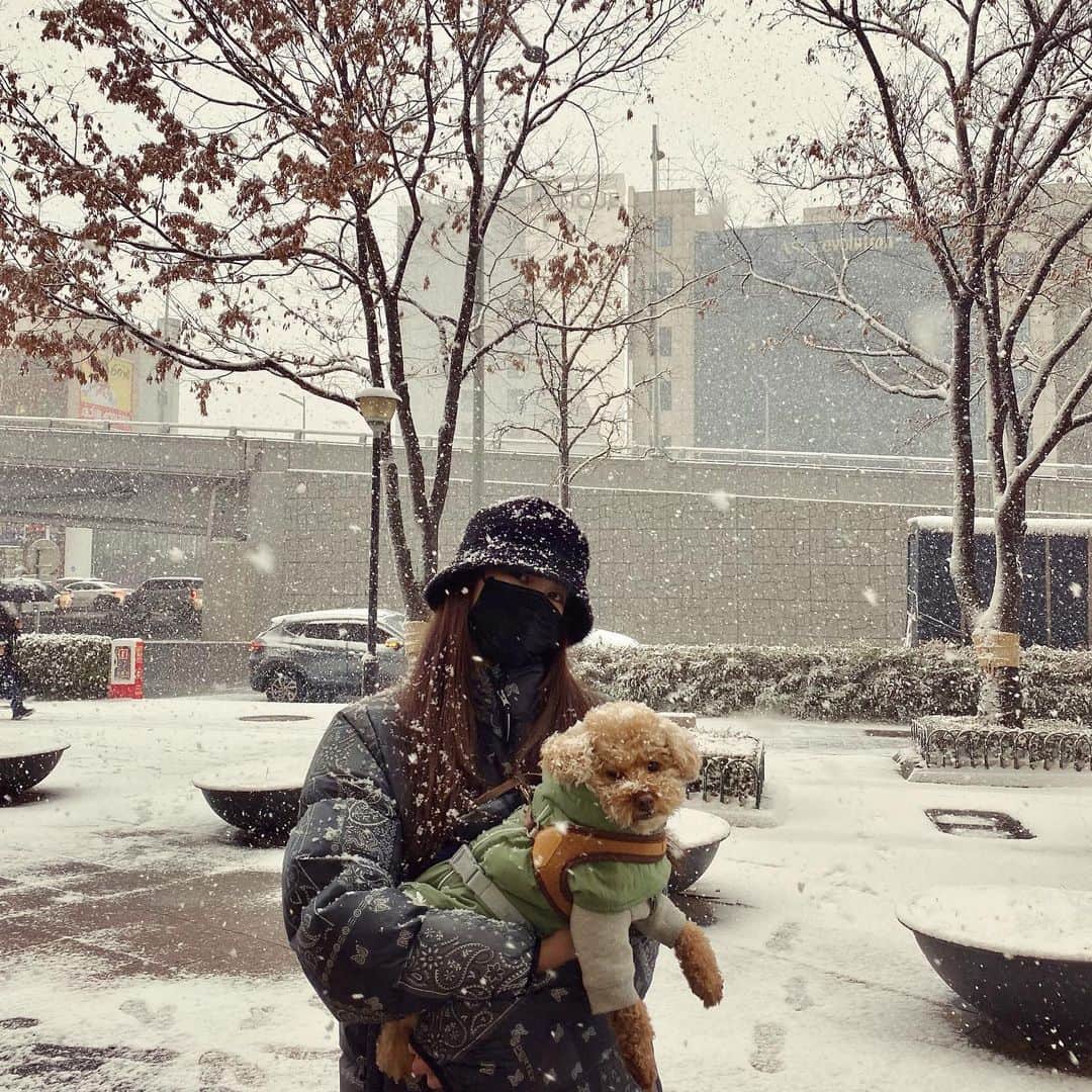 キム・ウンジョンのインスタグラム：「첫 눈🌨」