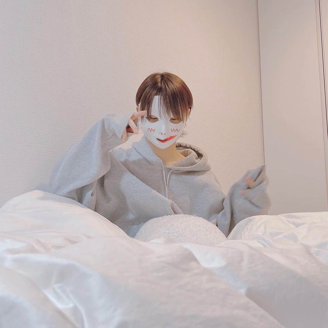 bakeのインスタグラム：「☁*°  髪切って染めました〜!!!地毛がんばって伸ばすぞ〜!!! 色が地毛と馴染むように1番濃い茶色入れてもらいました😌井口くんありがと〜👏🏻´-」