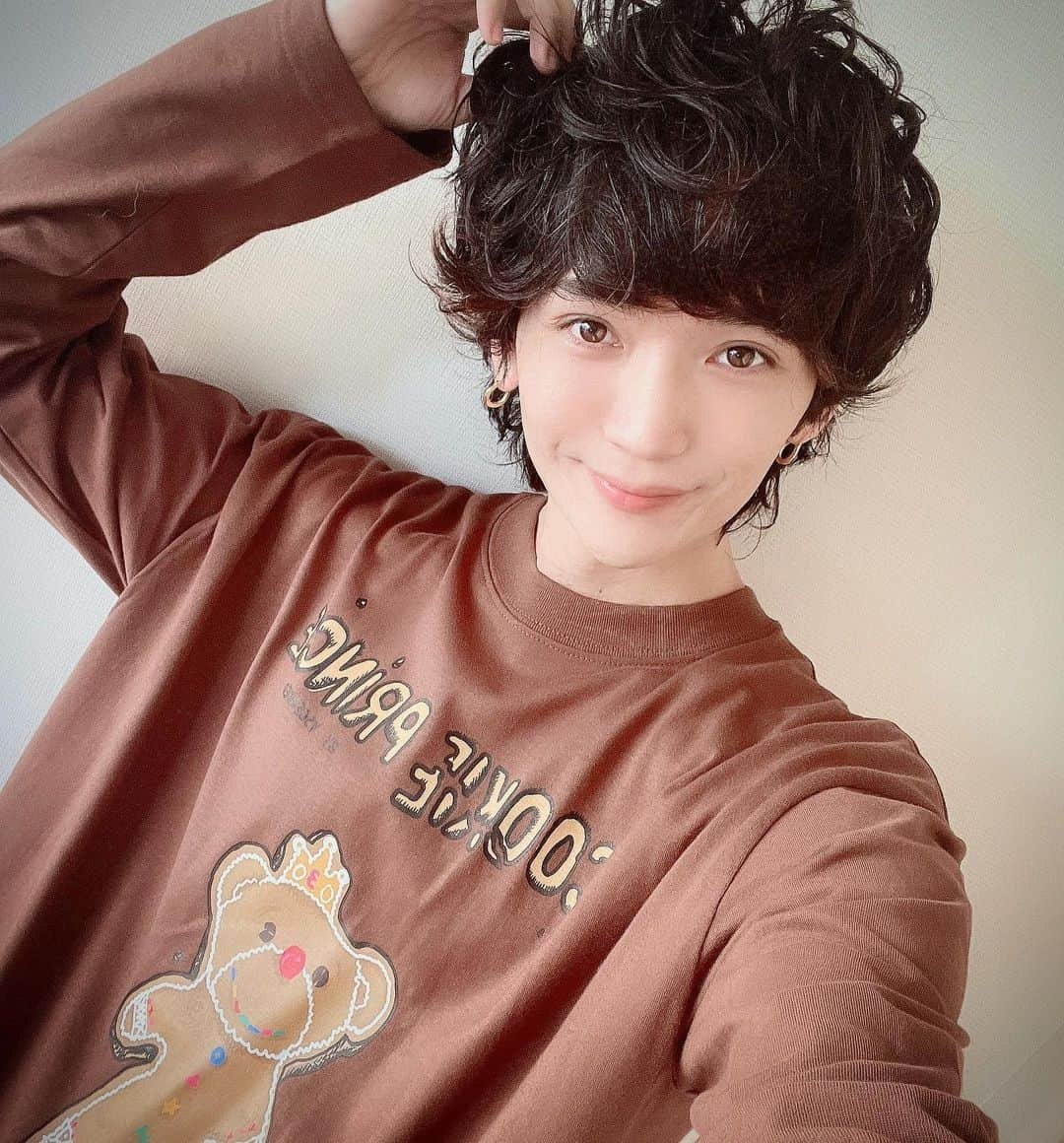 丘山晴己さんのインスタグラム写真 - (丘山晴己Instagram)「「クッキープリンス」🍪🧸イベント詳細決定！   いつもASCENDEDをご愛顧頂き誠に有難うございます。 「はるちゃんからLINE電話来ちゃった！」イベントと「はるちゃんと直接あっちゃった！」 イベントのご参加方法です。（イベントに直接来られない方も商品だけを購入して頂けるように用意しております）。LINE電話によるイベントは12/24、お会いするイベントは12/25となっております。また、お会いできるイベントのご購入に際し、下記に記載しておりますご来場のお客様へのご協力のお願いを必ずご一読頂けますようお願い致します。     【12月24日　LINE イベントでのご参加方法】 難しい登録不要！12月24日の LINE イベントをご希望の方は、購入後に送られてくるLINE🆔を友達追加していただくだけ！💫　前回のイベント参加の方は同じLINE🆔&友達登録済なので、ネームを購入名に変えていただくだけで🆗 ご購入1枚に対し１分、丘山晴己とLINE電話を使用した1対1の対面式テレビ電話にてお話頂けます。 ・こちらの参加時間のご確認メールはご購入時間後となりますので21日までにご連絡致します。 ・時間等はこちらにて設定させていただきますので予めご了承ください。 ・約2時間以内ずつで設定させていただきますが多少ずれることが予想されますので予めご了承下さい。 1 16:00〜18：00 ②18:00〜20:00 ③20:00〜22:00 ・全てのご購入者様の統計が取れ次第こちらから時間などをメールをさせていただきますので、お問い合わせはご遠慮ください。そのため、ASCENDEDのメールアドレスが正しいものなのか今一度ご確認お願いいたします。 ご購入一枚につき1分となります。何卒皆様のご協力のほどよろしくお願い申し上げます。   【12月25日　イベントご参加方法】 こちらは12月25日の対面イベント付きをご購入の方のみご参加できます。受付にて ご発注内容を確認させていただくため、身分証のご提示をお願いすることもあると思いますので 保険証や運転免許証等をご持参の上お越しください。 ・開催時間：12:00〜18：00（最終受付時間17:30） ・開催場所：表参道　ever　（http://ever-site.com/top/） 　東京都港区南青山6−2−9 NYKビル地下１F・２F  ・本イベントの参加者様への個別メールはお送り致しません。こちらの内容でご確認お願い致します。 ・商品ご購入一枚でサインか、お手持ちの携帯での２ショット撮影（感染予防のためパーテンションを挟みます）とお選び頂けます。 また感染拡大予防のため、商品の手渡しは致しません。（ご参加者様における当日の追加販売は現在検討中となっております。その場合、商品は会場にてスタッフより手渡しとなり、現金のみの受付となります。）   【ご来場のお客様へのご協力のお願い】ASCENDED公式サイト　ASCENDED.SHOP で必ずご確認ください❤️✨  お手紙📧プレゼント🎁(食品以外)受付でお渡し可能です  クリスマスイブとクリスマスにやっと皆シャンと会えてお話しできるの楽しみにしてます❤️❤️ #insta」12月18日 19時21分 - haruki_kiyama