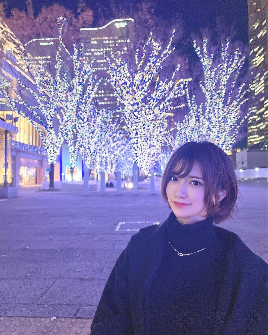 相良ましろさんのインスタグラム写真 - (相良ましろInstagram)「. Minatomirai illumination❄️  みなとみらい駅からすぐだしすごく綺麗でオススメ！ 寒いけどイルミ見て心は温まった❤️‍🔥  .  #イルミネーション #イルミネーション2021 #みなとみらい #イルミネーション🎄 #クリスマス #横浜 #ショートカット #ショートヘア #モデル」12月18日 19時54分 - mashiro_sagara