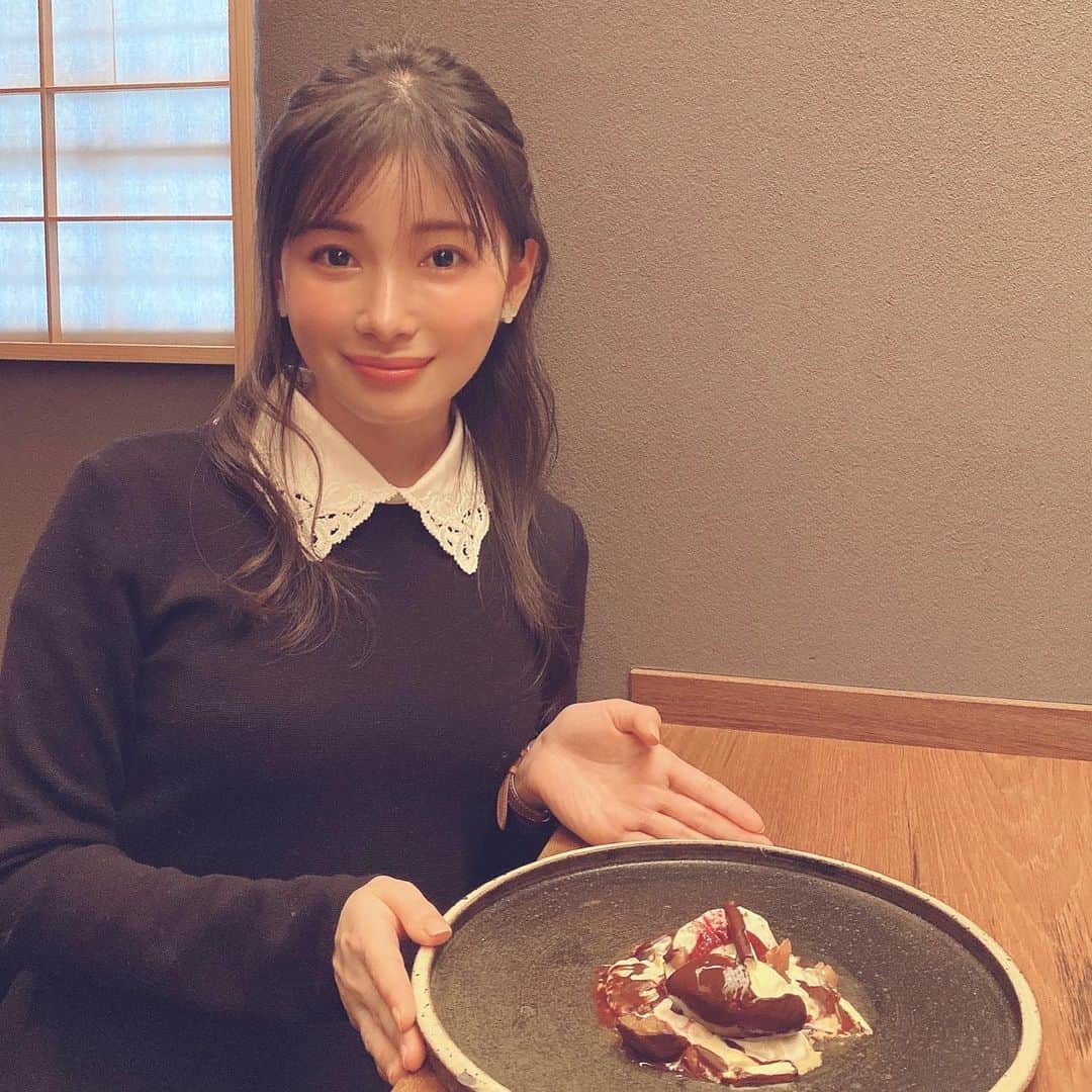 早田悠里子さんのインスタグラム写真 - (早田悠里子Instagram)「福岡のおすすめカフェ🍰♡  @xxocoa_2020  とにかくおしゃれ♡大人の味🍫 お酒もあるチョコレート屋さんのカフェ🍾 @oyatuya.u  友達とゆっくり落ち着いておしゃべりしたいならココ♡ 写真は洋梨のパフェ🥰 @panyanopettan  これは友達が教えてくれた🥺💓 福岡名物のにわか面のパンたち🥐可愛い💕今度行ってみたい✨  #福岡カフェ #天神カフェ #大名カフェ #薬院カフェ #スイーツ女子 #チョコレート好き #パン屋ぺったん #xxocoa #oyatuyau #foxey」12月18日 19時59分 - yurikohayata