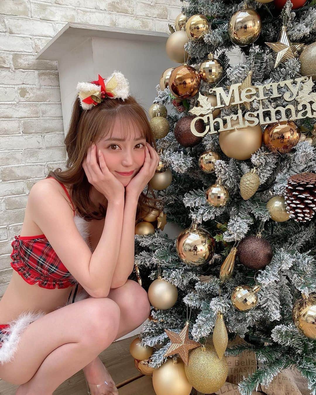 堀尾実咲のインスタグラム：「今日の撮影会来てくれたみんな ありがとう🎅  寒い中でもみんなとわいわい楽しい時間を過ごせて幸せでした☺️❄️  本日撮ったお写真を SNSに掲載する際は  m.ayase@eee-smile.com  に申請お願いします✨  わたしにはDMで送ってね🎄  みんなどのみさめろがすき？🐒」