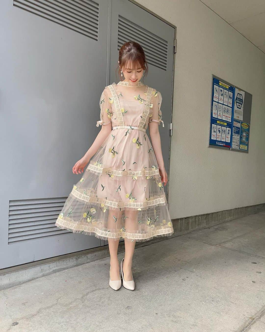 坂本 愛玲菜さんのインスタグラム写真 - (坂本 愛玲菜Instagram)「お話し会ありがとうございました☺️🍑 #あれ夏？ #少し用事がありまして #ドレッシーな服に  #気温4度 #何もなかったらただの季節感バグ  #会場はあたたかかったょ  #写真撮るときだけ気合いでストール取った  #プロ根性  #久しぶりにファンの皆さんに会えて心もあたたまりました #明日もよろしくね」12月18日 22時19分 - erena_hkt48