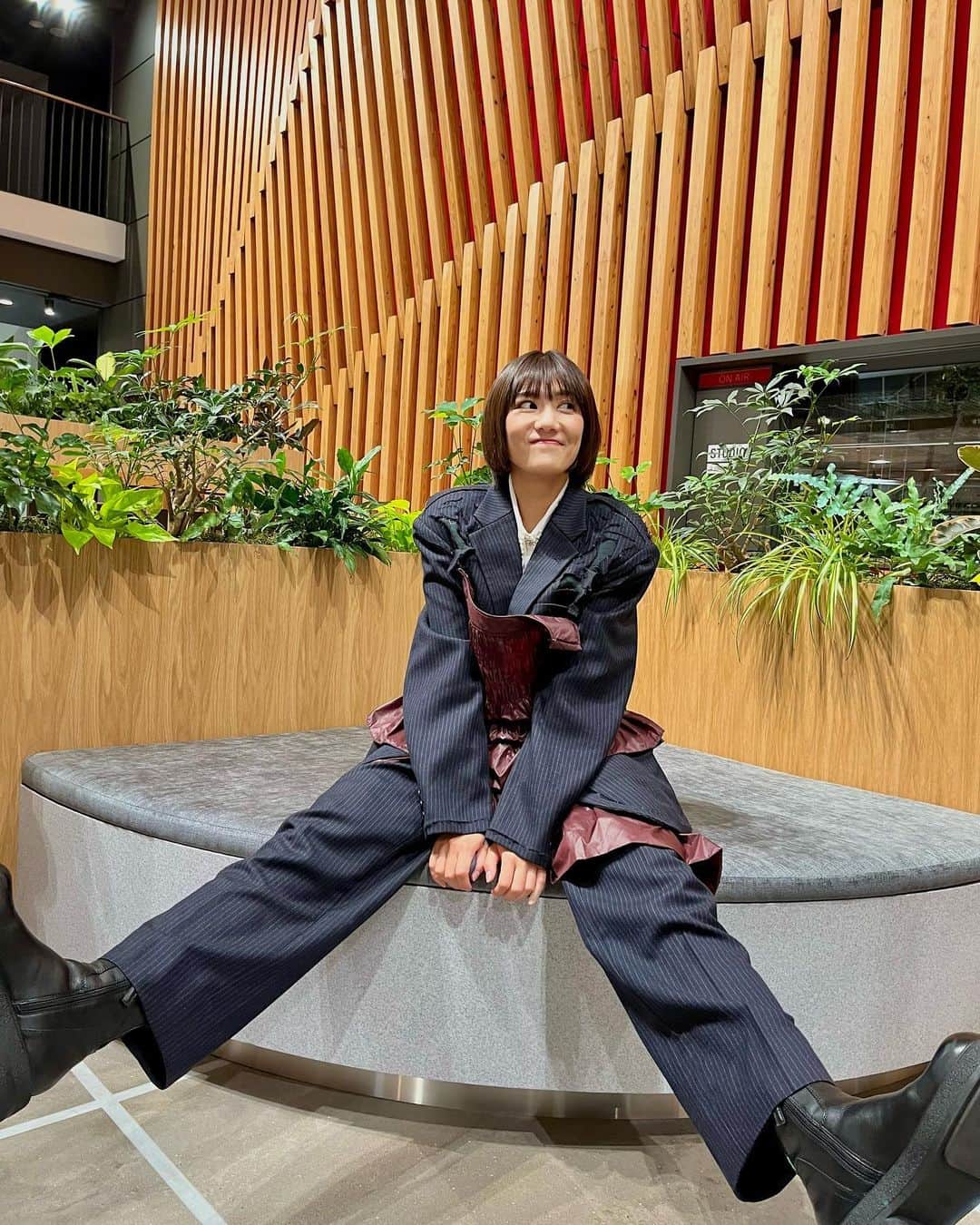 のインスタグラム：「とりあえず 今年も残りあと2週間元気に生きようと思う。 いろいろあるけど 人生死ぬまで修行っつーことで！！☺︎ 今年もクリスマスイヴとクリスマスは仕事！笑 デートはお預けです！！笑 ． #3年連続クリスマスお預け #ぱおん🐘」