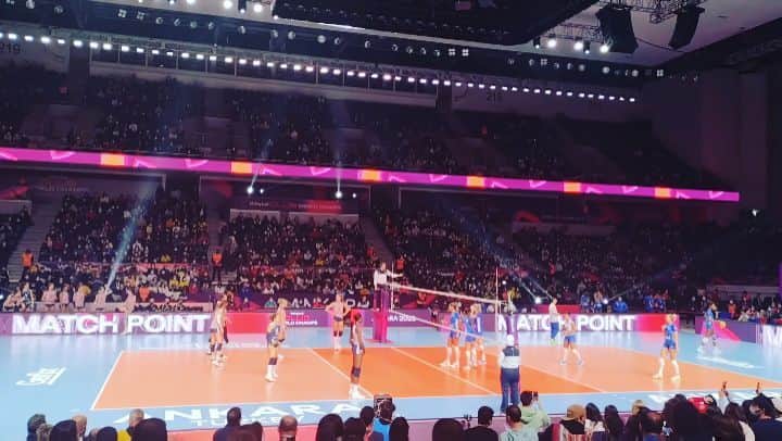ミア・イエルコフのインスタグラム：「Final Point 🏐🔥🔥🔥🔥  #clubworldchampionship #fivb」
