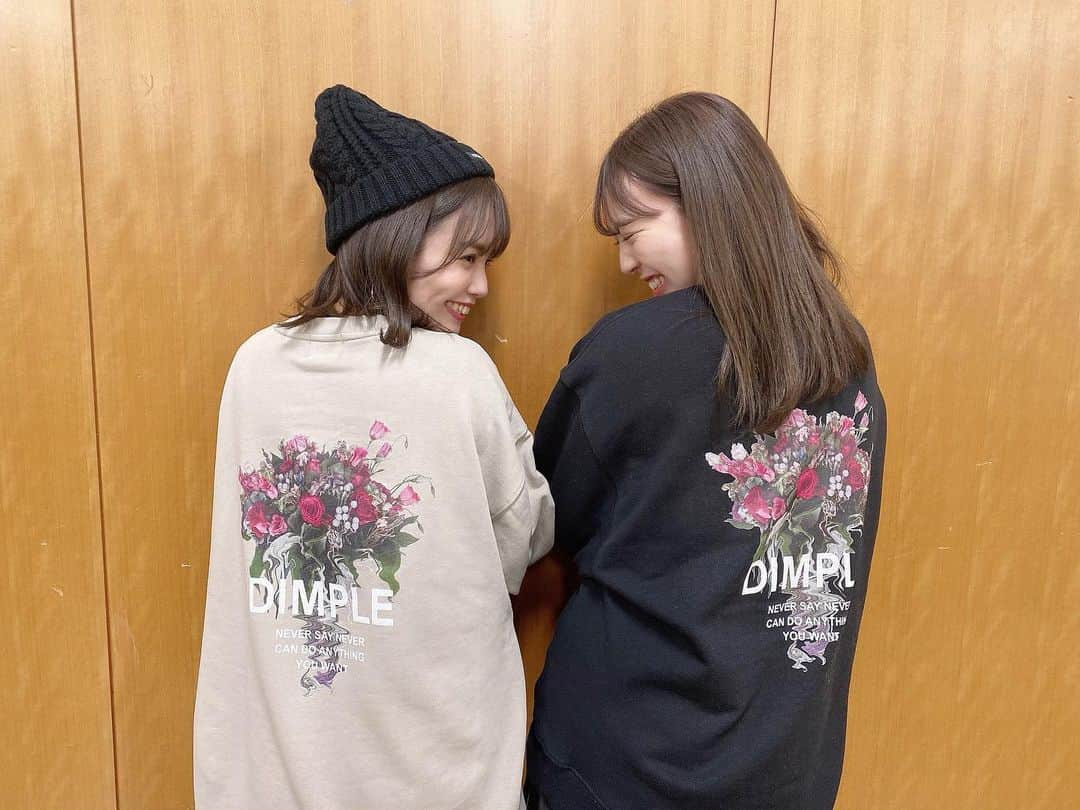 渕上舞のインスタグラム：「💐 南央ちゃんの @dimple_officialshop 色違いで着たよ~☺︎ ペアルック✌︎」