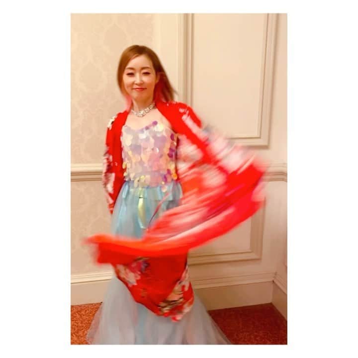 荒牧陽子のインスタグラム：「2021.12.31 年越し一緒にしませんか？ ┈︎┈︎┈︎┈︎┈︎┈︎┈︎┈︎┈︎┈︎┈︎┈︎ 長野県で 年越しカウントダウンやるよー！ お近くの方是非遊びに来てください✨ ⁡ ⁡ ◆荒牧陽子　歌マネカウントダウンLIVE   日程：2021年12月31日 時間：22時30分ドアオープン / 23：00～ショー　 ※皆さんと一緒にカウントダウン！   場所：ホテルブエナビスタ 〒390-0814 長野県松本市本庄 1-2-1 ⁡ チケット金額：前売券4000円 / 当日券4500円 (ショー＋おつまみオードブルプレート、年越しそば、フリードリンク（アルコール含む）付き ⁡ チケットご予約、お問い合わせ：ホテルブエナビスタ宴会予約0263-37-0888 ⁡ 宿泊に関するお問い合わせ：ホテルブエナビスタ0268-37-0111 ⁡ ┈︎┈︎┈︎┈︎┈︎┈︎┈︎┈︎┈︎┈︎┈︎┈ #ホテルブエナビスタ #年越し #荒牧陽子」