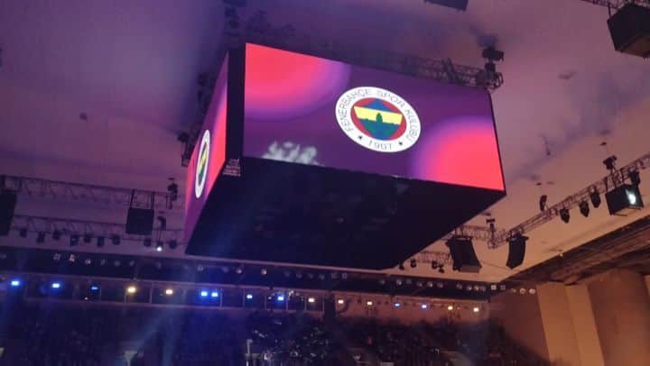 ミア・イエルコフのインスタグラム：「Fenerbahce 🔥 #clubworldchampionship #fivb」