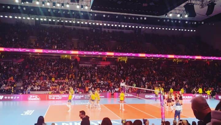 ミア・イエルコフのインスタグラム：「Final point 🔥 congrats Vakifbank.  Great fight Fenerbahce #clubworldchampionship #fivb」