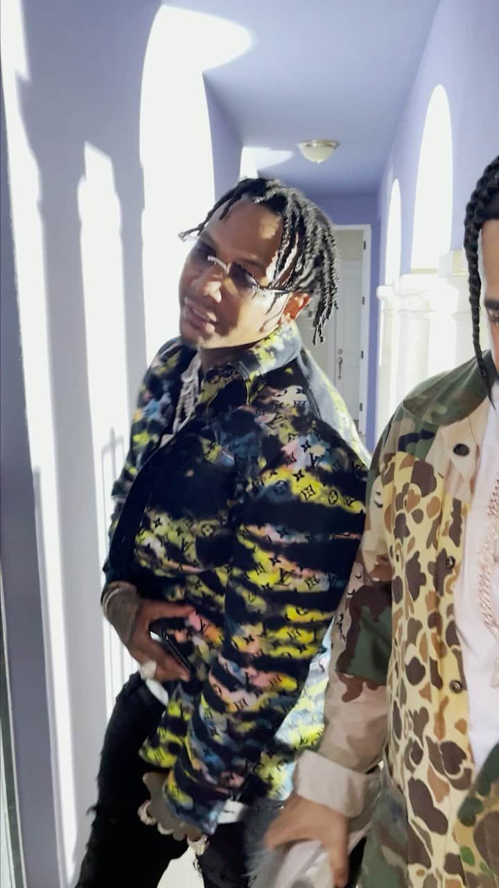 フレンチ・モンタナのインスタグラム：「The Coke Boys LA Ave Sneakers 👟 🎱」