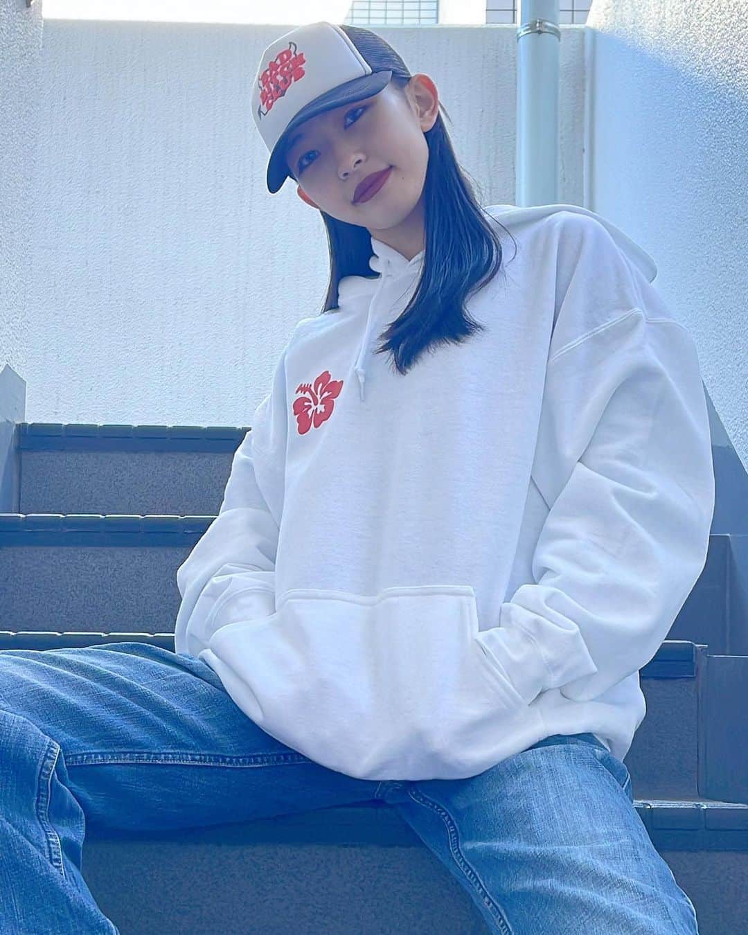 のインスタグラム：「チョベリグVIBEパーカー🌺❤️ @nen_apparel_ 新作楽しみにしてました❤️ パーカー帽子ちょー可愛いです💗💗 これから沢山大切にきます💓💓 • • @akanenmiyoshi san❤️ @nen_apparel_ #nen_apparel #パーカー #かわいい #お気に入り #15歳 #japan #15yearsold」