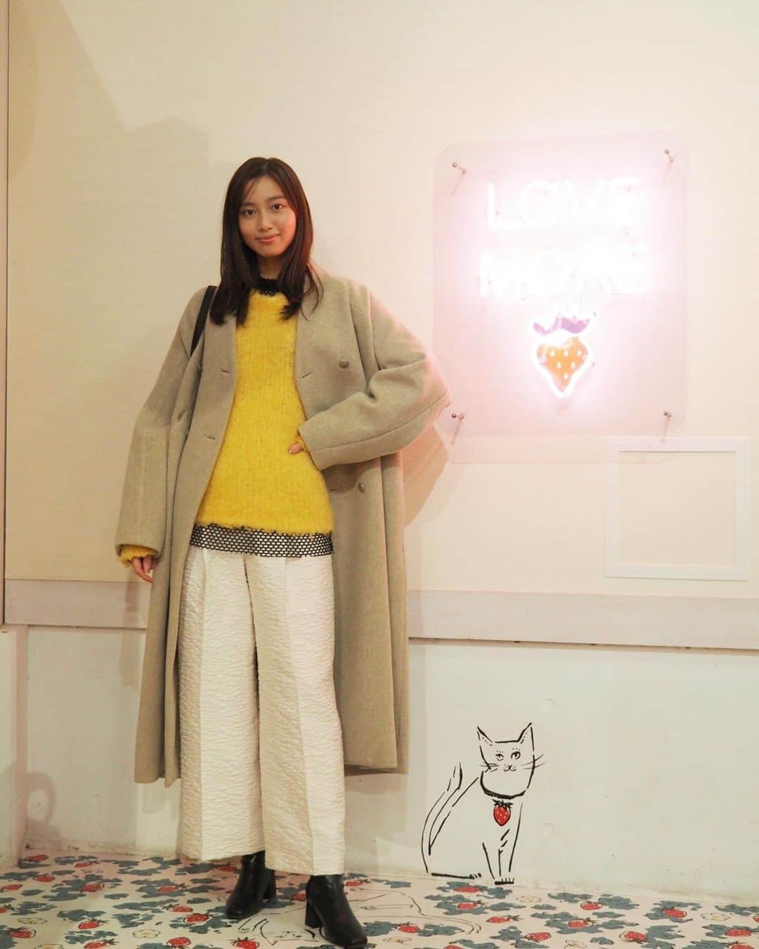 のインスタグラム：「. 告知！📣 . 明日12/20(月)15:40〜 テレビ東京の『よじごじDays』にVTR出演します！ .  年末年始のおでかけに！旅の達人が厳選した道の駅を調査！今回は伊豆エリアで“３度楽しめる”スポットや遊覧船＆温泉付きの１日遊べるスポットなど！地元の金目鯛グルメも . . ↑という内容で、ラッシャー板前さんと伊豆ロケに行ってきました🚗 . 関東にお住まいの方はぜひ、観てみてください〜！ . .  coat…  @aoiwanaka.official  knit&pants… @maisonspecial_women  bag… @dianashoespress   . #よじごじdays #テレビ東京 #テレ東 #bsテレ東 #道の駅 #伊豆 #伊豆グルメ #伊豆観光 #伊豆旅行 #伊豆半島 #ドライブ #道の駅グルメ #道の駅巡り #aoiwanaka #maisonspecial #diana #dianashoes #冬コーデ #冬服コーデ #ニット #ニットコーデ」