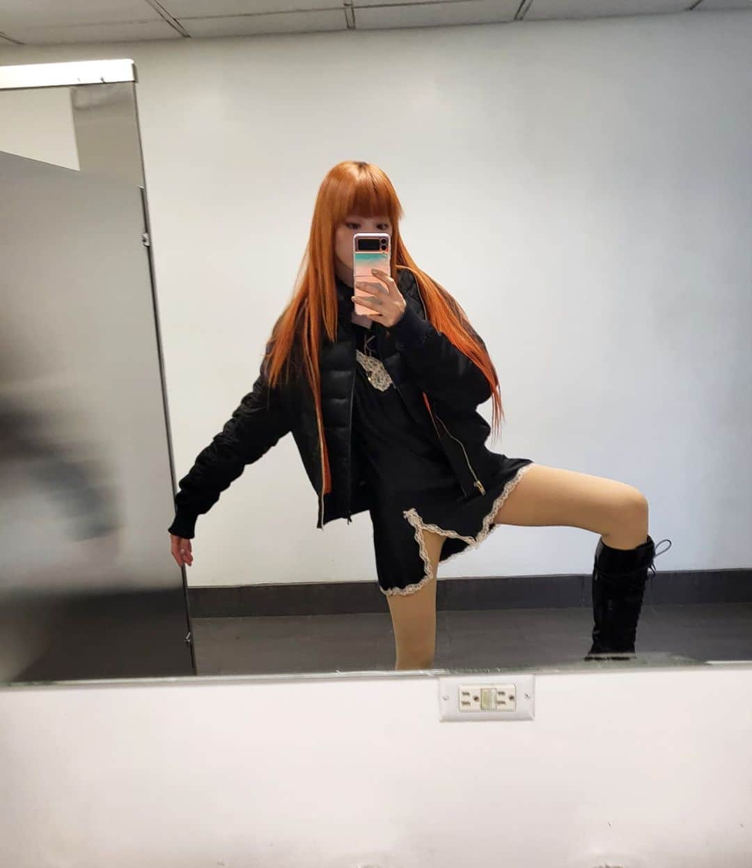 フェルナンダ・リーのインスタグラム：「Last shoot of the year 🎉」