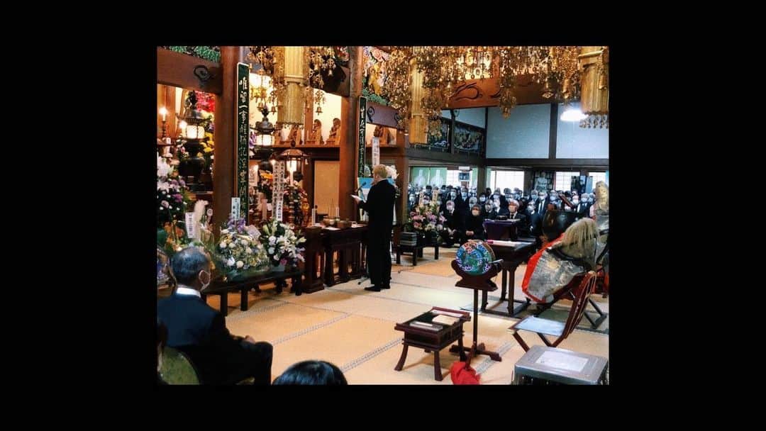 シルバーテツヤのインスタグラム：「シルテツへの弔辞 My grandfather, @slvr.tty , has passed away.  祖父が12月14日他界し、昨日葬儀を終えました。 生前お世話になった皆様、楽しんでくれていた皆様、ありがとうございました。 弔辞、ぶちアゲるつもりが全然へにゃちょこでした。」