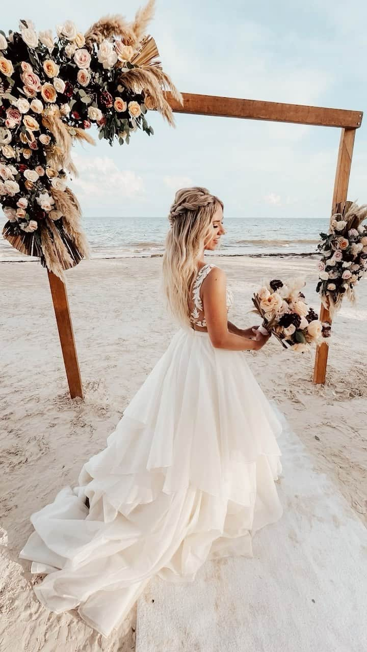 オードリナ・パトリッジのインスタグラム：「Boho Beach Bride 🌙 Come behind the scenes as I get the gorgeous @emmalaurenpowers ready to walk down the {beach} aisle 💕 She wanted a voluminous, textured half up style so we prepped it with @thebeachwaver PRO 1”, created two twists and pinned them up for volume. We added a beautiful gold headpiece that fit perfectly under the twists! I met Emma years ago on a Caribbean beach photo shoot, then she joined @thebeachwaver team and has appeared on the Buzzfeed, Cosmo, and the Today Show…not to mention convince all of her friends and family to buy Beachwavers (shoutout to everyone we met at the wedding!!!!) @potemily and I are so happy for you (you’re like another sister lol) and loved being a part of your beautiful wedding…congrats @emmalaurenpowers + @tcbeck92 ❤️❤️❤️   #hairreels #bohobride #reeltutorials #bridalhair #hairtutorial #hairvid #destinationwedding #mexicowedding #puertomorelos」