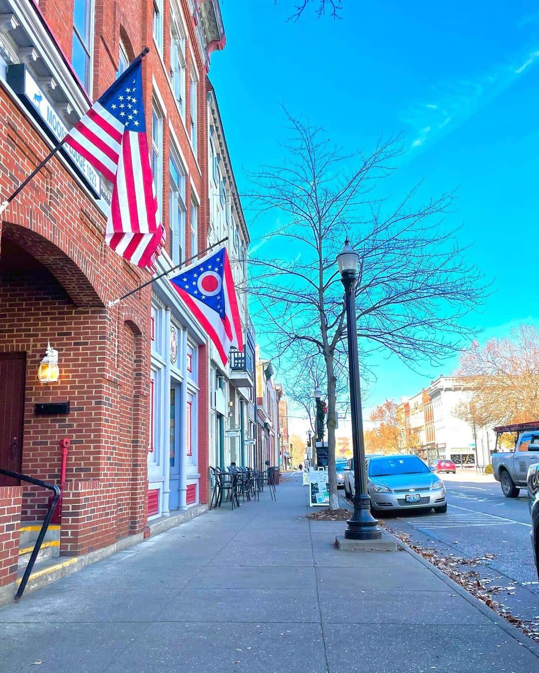 のインスタグラム：「Beautiful sky and old buildings. Historical city Marietta. #mariettaohio」