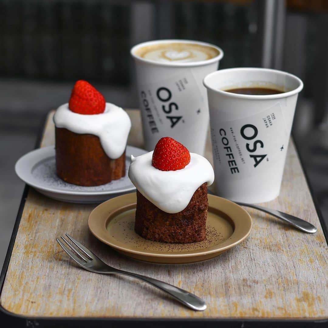 きょん。さんのインスタグラム写真 - (きょん。Instagram)「.  .  OSA COFFEE @osa_coffee  不思議といちごが 揺らめいて見える 「キャンドルケーキ」。  今年も提供はじまってますよー！  店名:OSA COFFEE 住所:大阪府大阪市北区中崎 3-3-10  #osacoffee #sweets#osaka #japanesesweets」12月19日 9時17分 - kyon_tokiiro