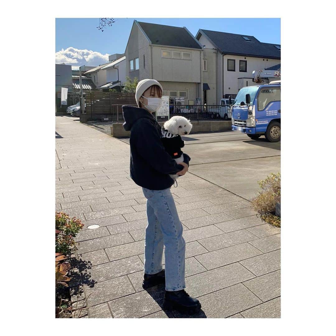 桃果さんのインスタグラム写真 - (桃果Instagram)「. くくが黒いパーカー着てたから 桃果も黒いパーカーにした日🖤  #モモとクク」12月19日 9時18分 - momoka_825_