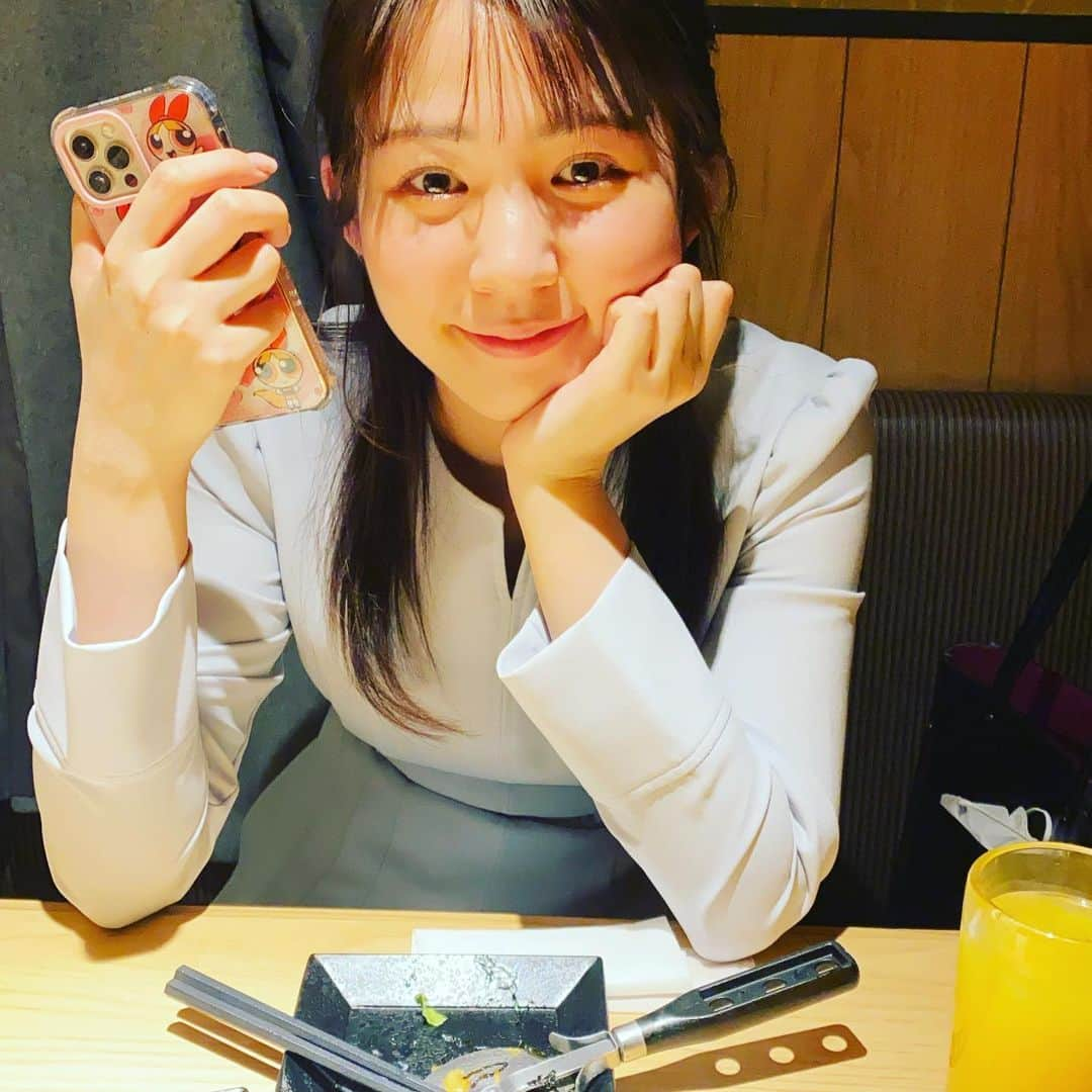 狩野恵里さんのインスタグラム写真 - (狩野恵里Instagram)「. 新人　トミタ。  ２枚目　デビュー日のリハ写真  ３枚目　ナンとみた  ４枚目　まだ大学生。ラグビー女子マネ時代🏉  #冨田有紀 #トレーナー #寅年 #のびしろしかない」12月19日 9時25分 - kano_eri_1029