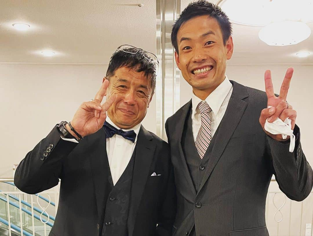 石塚祐輔さんのインスタグラム写真 - (石塚祐輔Instagram)「12.18。 麻希姐の結婚式。 とても幸せな時間でした。 これぞ「 わだまき」といった披露宴でした。 お招き頂き、本当にありがとうございました。 元チームメイトや中村監督、順子さん、会社の方々、一緒に戦った同期、陸上界の凄い方々など、様々な人に会える機会にもなり、嬉しかったです。 麻希姐、明憲さん、末長くお幸せに。 これからも、宜しくお願いします。 #結婚式 #MTC #trackandfield #写真の時のみマスク外してます #MTCのみなさんクリニック頑張ってください　#勝手にタグ付けごめんなさい」12月19日 9時32分 - yusuke_ishitsuka3939