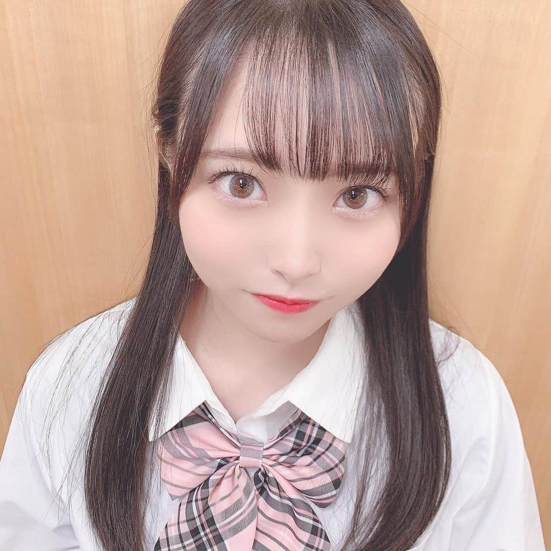 竹本くるみさんのインスタグラム写真 - (竹本くるみInstagram)「おしゃべり会1日目は制服コーデをしました〜〜 部ごとにカーディガン着たり、髪型変えたりしました🤍 制服似合ってますか？🎀  2日目もよろしくお願いします！」12月19日 11時12分 - kuru02_hkt