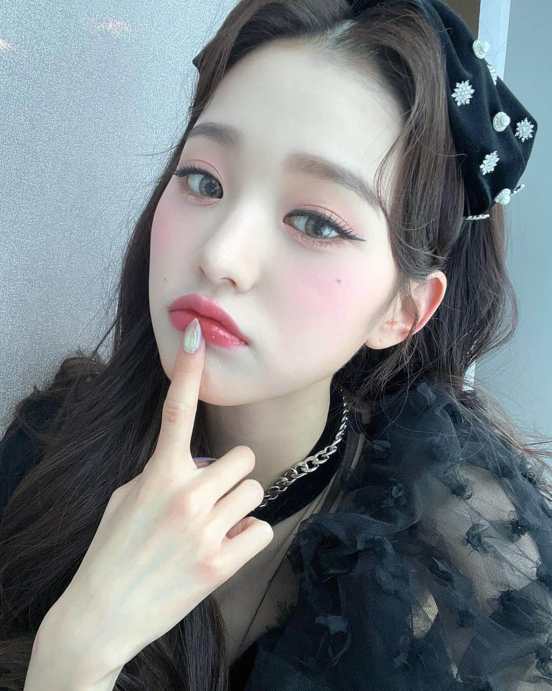 チャン・ウォニョンさんのインスタグラム写真 - (チャン・ウォニョンInstagram)「@officialstarship bring back Wonyoung stage name Jang Wonyoung (장원영) to boost up her brand reputation index,people will definitely search JANG WONYOUNG not WONYOUNG only why do you have to change it STUPID company (she will sure be in top 3 no doubt but you ruined it all) she didn’t worked her ass off in December to be ranked #23 in brand reputation urgh 🤬 #IVE #JANGWONYOUNG #WONYOUNG #ELEVEN #아이브 #장원영 #원영」12月19日 11時04分 - wonyoung__ive