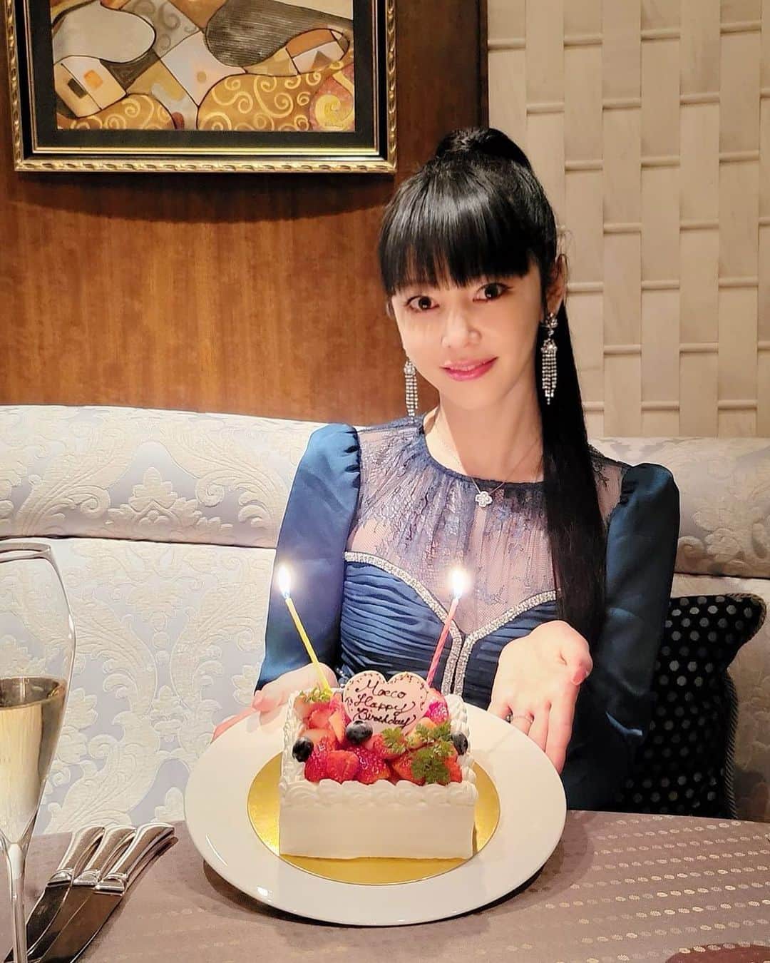 松下萌子のインスタグラム：「Happy birthday to me🎄💐✨💕🎂いつも有難う御座います。 39の歳❣️ サンキュ、です💕 日頃応援して下さってる皆様 私を取り囲む全てに感謝の年にしたいです。  Thank you a lot 🎁」