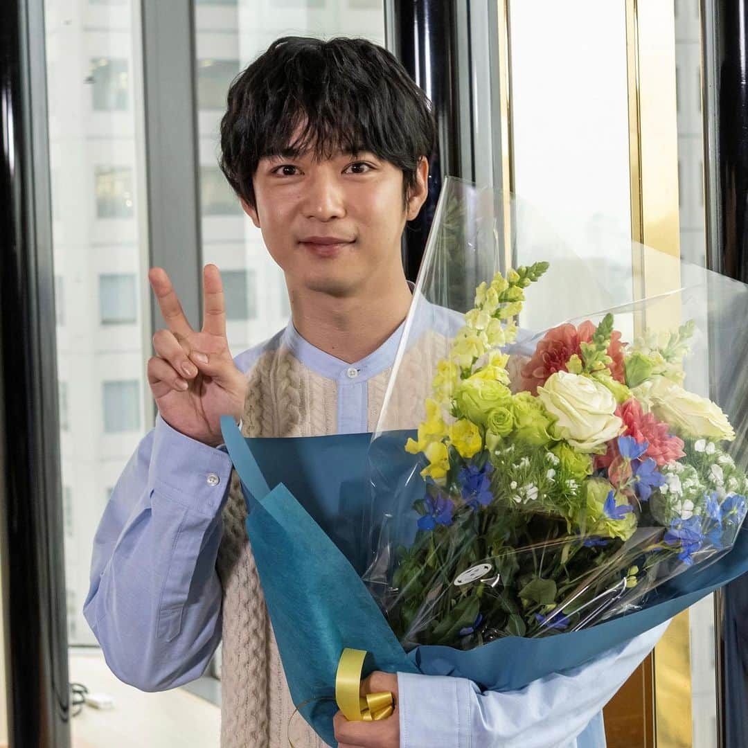 アバランチのインスタグラム：「. ◢◤◢◤◢◤◢◤◢◤◢◤ ◢◤  #アバランチ 12月20日 最終話 千葉雄大さんクランクアップ！ ◢◤◢◤◢◤◢◤◢◤◢◤ ◢◤  #綾野剛 #福士蒼汰 #千葉雄大 #高橋メアリージュン #田中要次  #利重剛 #山中崇 #堀田茜 #渡部篤郎 #木村佳乃  #カンテレ #フジテレビ」