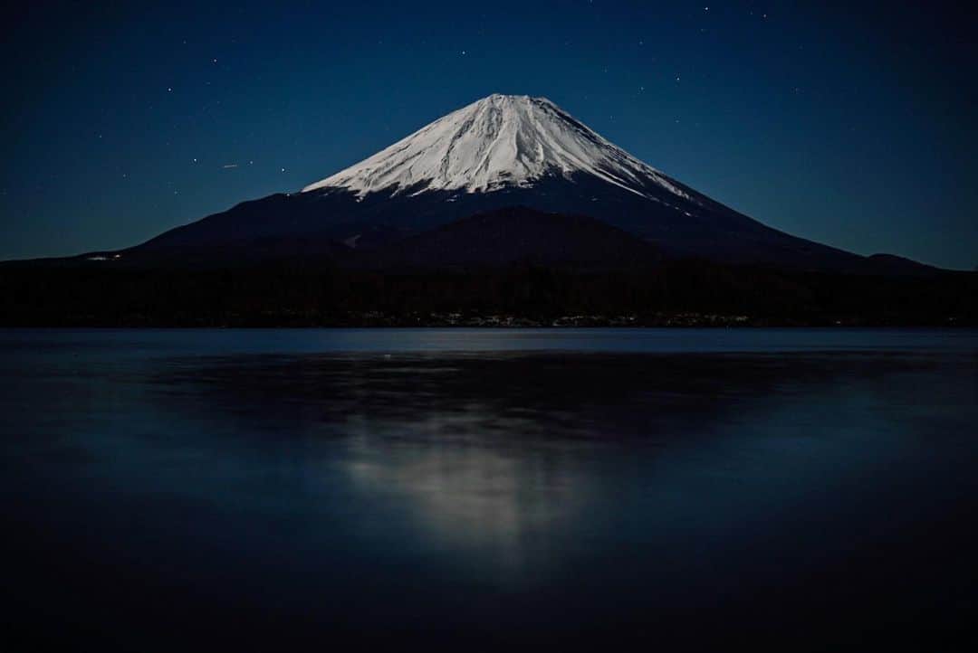 Atsushi Aizawaのインスタグラム：「久しぶりに夜中の富士山を撮りに行きました。  Yamanashi, Japan 山梨県  #japanfocus #jp_gallery #instagramjapan #ig_japan #wu_japan #wu_asia #worldunion #theworldshotz #igersjp #team_jp_ #team_jp_東 #山梨県 #team_jp_skyart  #mtfuji #Japan #yamanashi  #natureaddict Mt. Fuji Yamanashi , Japan #Lovers_Nippon #東京カメラ部 #japan_night_view #japan_night_view_member #phos_japan #夜景ら部 #写真好きな人と繋がりたい #bestjapanpics  #photo_shorttrip #やまなしカメラ部  #sonyworldclub #富士山」