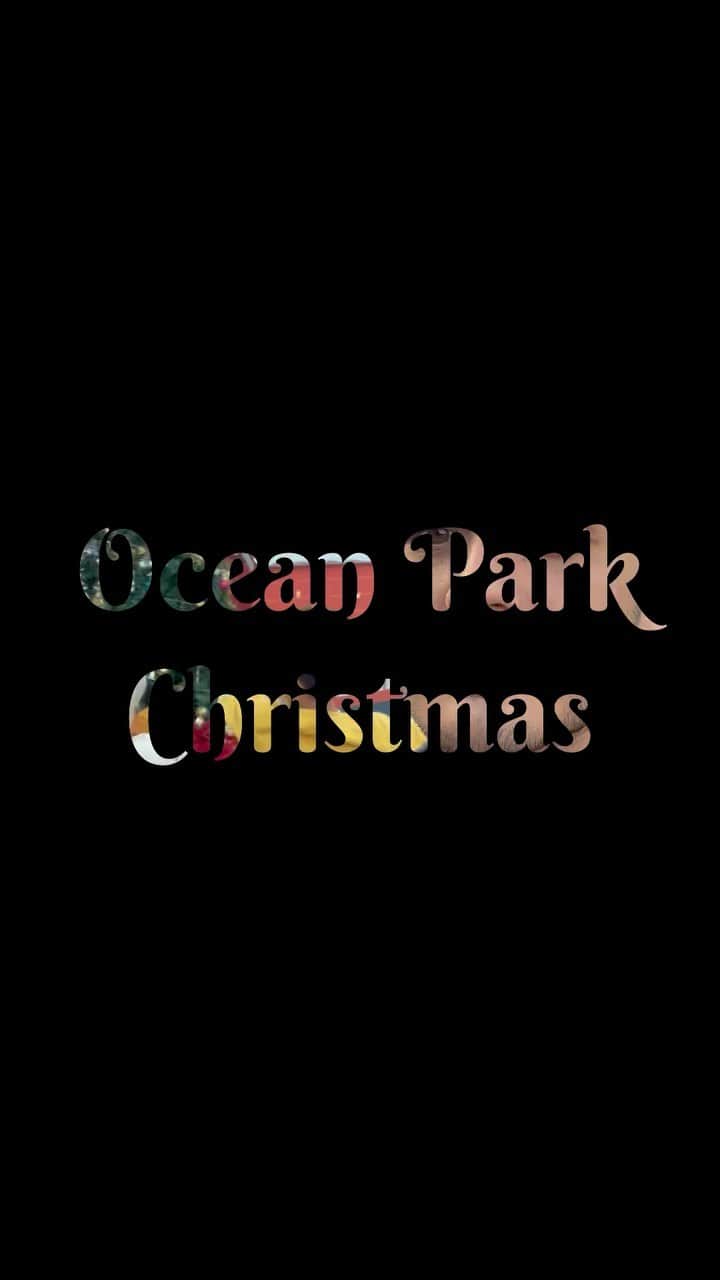 Kam Wai Suenのインスタグラム：「Early Christmas celebration at @hkoceanpark with friends 🎅🏻🎄@supramanwho @so_mylinh @eng_chann   #hkoceanpark #OPChristmasActually #OPChristmasTown #ChristmaAlley #VisionsOfHongKong #LouisYanMagicViva #海洋公園 #好想聖誕 #聖誕小鎮 #全新入場制 #好Chill歐遊巿集 #光影都會 #LouisYan魔法狂想 #numberonepr @hkoceanpark @numberoneprhk   #hklifestyle #christmas2021 #hkliving #hklifestyleblogger #hkkol #hkinfluencer」