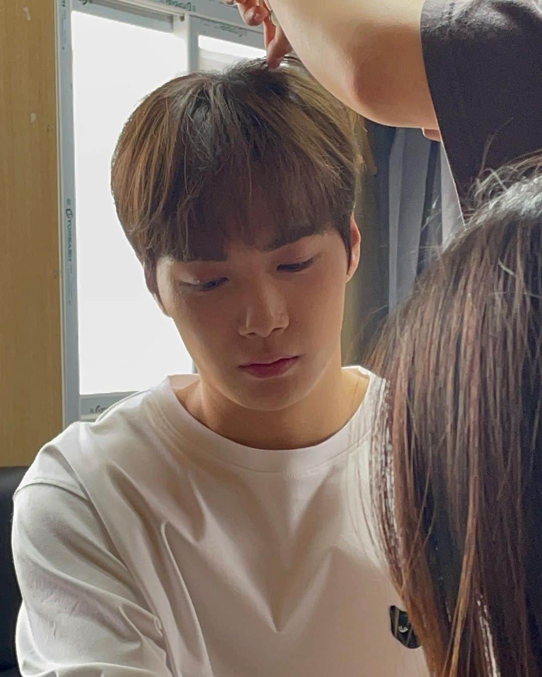 JR のインスタグラム：「월요일 화이팅!!!러브들 잘자요!」