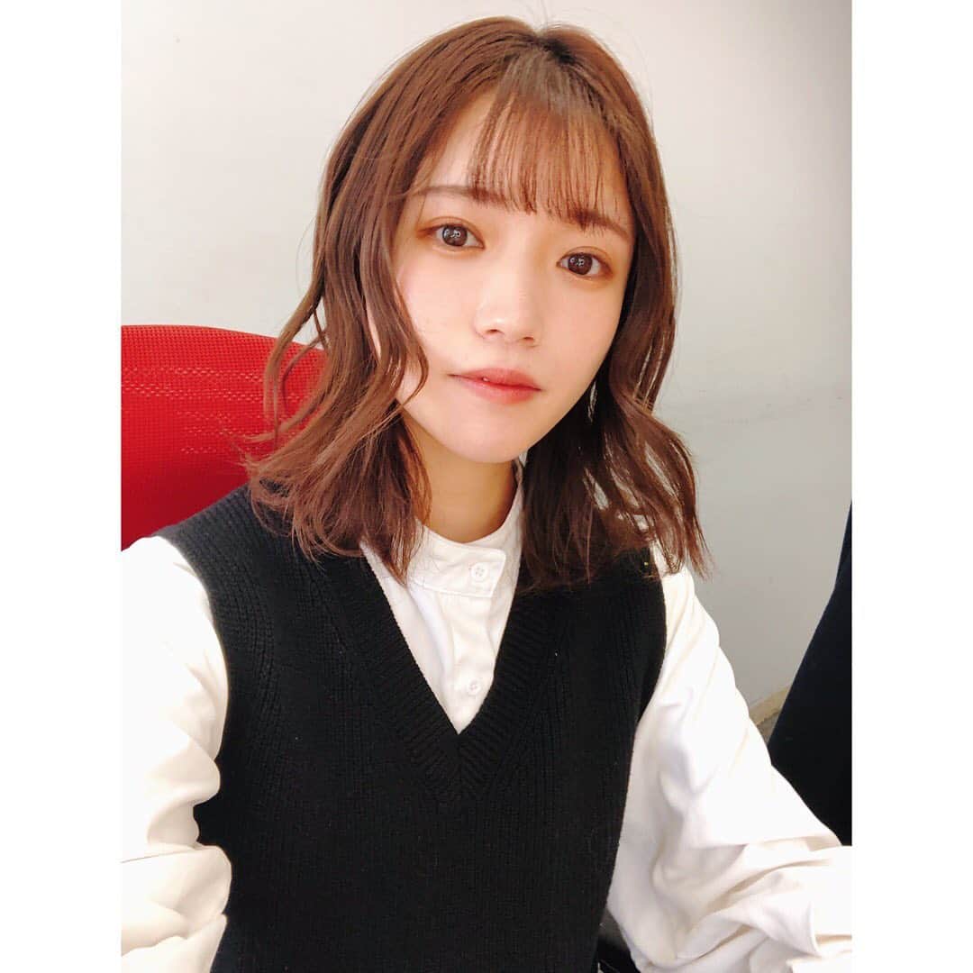 美山加恋のインスタグラム：「生配信ありがとうございました☺︎ 年内最後のインスタライブはあるのかな…🤔  バースデーイベントのアーカイブは本日23:59までです‼️ぜひみてね☺︎ https://sp.arena.artist-site.jp/feature/?fid=eb1a6e173c622119ef37599278a62752  実は少し前に髪をちょっと明るくしました」