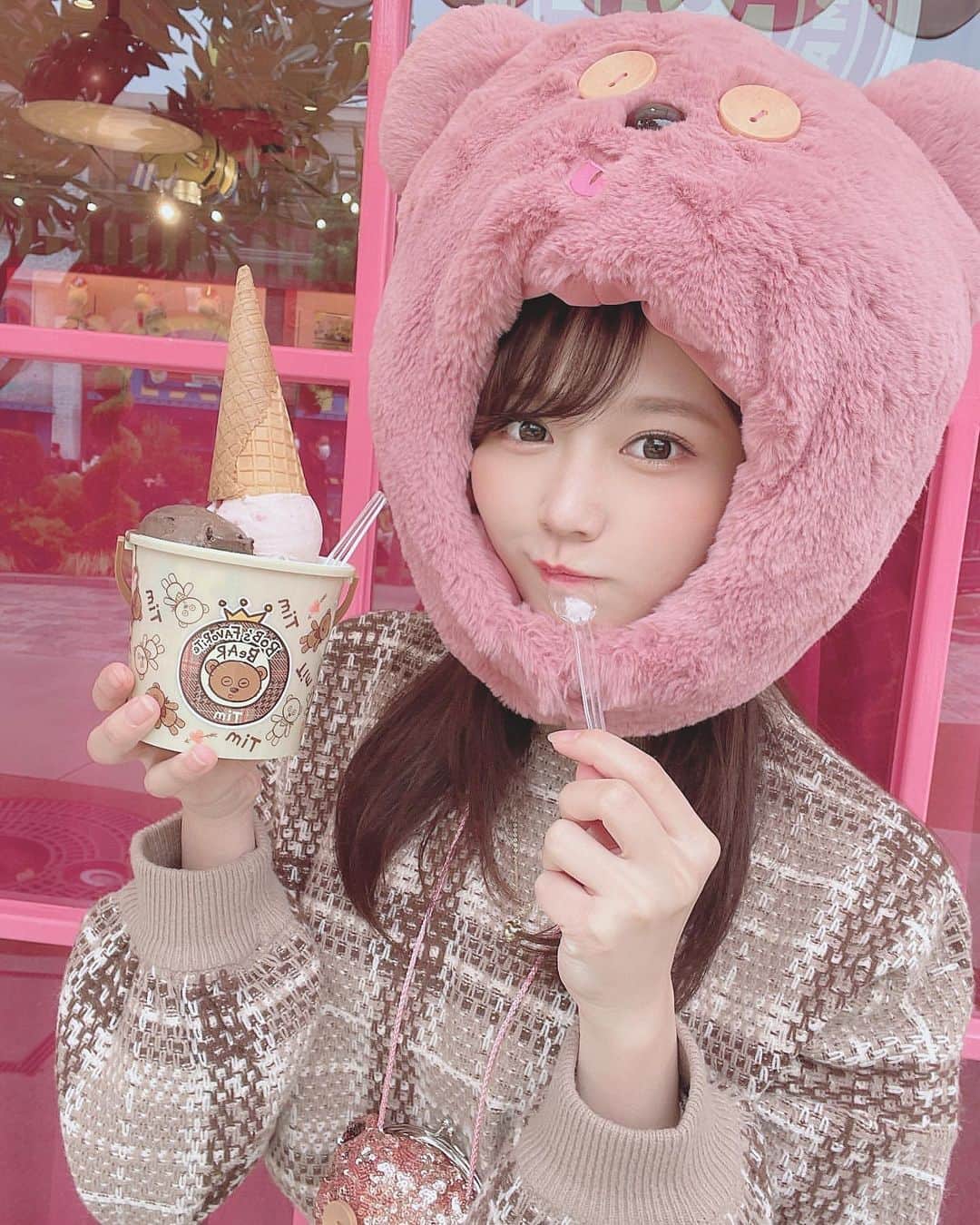 美女美容事情さんのインスタグラム写真 - (美女美容事情Instagram)「《かわいいが渋滞💖😋》 *⁠ 今回ご紹介させて頂きますのは!!👀❤︎⁠⠀ 小日向ゆかさん< @mogmog_yukappy >の素敵なお写真📸⁠⠀⁠⠀⁠⠀⁠ *⁠⠀⁠⠀⁠⠀⁠⠀ これぞ可愛いの代名詞ですね💕✨ 彼女とユニバなうに使いたいです😍🧸 *⠀⁠⠀⁠⠀⁠⠀⁠⠀ 小日向ゆかさん< @mogmog_yukappy > ⠀⁠⠀⁠⠀⁠⠀ 素敵な投稿ありがとうございました☺️📸✨ *⠀⁠⠀⁠⠀⁠⠀⁠⠀ 小日向ゆかさんのアカウントには他にも素晴らしい投稿が沢山ありますので是非覗いてみてくださいね💁‍♀️💙⁠⠀⁠⠀⁠⠀⁠⠀ *⠀⁠⠀⁠⠀⁠⠀⁠⠀ △▼△▼△▼△▼△▼△▼△▼△▼△▼ ⁠⠀⁠⠀⁠⠀ ❤🧡💛「美女美容事情」💚💙💜⠀⠀⠀⠀⠀⠀⠀⠀⠀⠀⠀⠀⠀⠀⁠⠀⁠⠀⁠⠀⁠⠀⁠⠀ 👇掲載ご希望の方は👇⠀⠀⠀⠀⠀⠀⠀⠀⠀⠀⠀⠀⠀⠀⠀⁠⠀⁠⠀⁠⠀⁠⠀⁠⠀ @b_b_j.jタグ付けと🖤 #ビジョビ ⁠⠀ 🖤タグ付けお願いします✨⠀⠀⠀⠀⠀⠀⠀⠀⠀⠀⠀⠀⠀⠀⠀⁠⠀⁠⠀⁠⠀⁠⠀⁠⠀ △▼△▼△▼△▼△▼△▼△▼△▼△▼ ⁠⠀⁠  #ユニバ #ティム #ユニバコーデ #ユニバーサルスタジオジャパン #舌ぺろ #彼女なうに使っていいよ #小日向ゆか #ゆかっぴぃ #かわいい #usj #universalstudiosjapan #tim #bear」12月19日 17時53分 - b_b_j.j