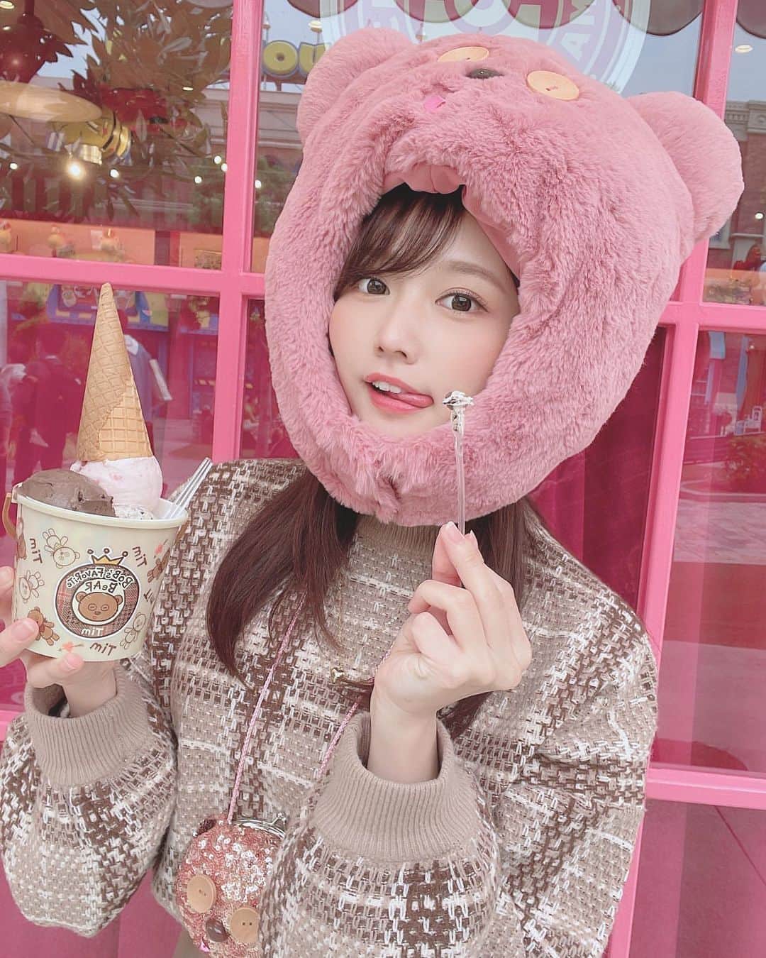 美女美容事情さんのインスタグラム写真 - (美女美容事情Instagram)「《かわいいが渋滞💖😋》 *⁠ 今回ご紹介させて頂きますのは!!👀❤︎⁠⠀ 小日向ゆかさん< @mogmog_yukappy >の素敵なお写真📸⁠⠀⁠⠀⁠⠀⁠ *⁠⠀⁠⠀⁠⠀⁠⠀ これぞ可愛いの代名詞ですね💕✨ 彼女とユニバなうに使いたいです😍🧸 *⠀⁠⠀⁠⠀⁠⠀⁠⠀ 小日向ゆかさん< @mogmog_yukappy > ⠀⁠⠀⁠⠀⁠⠀ 素敵な投稿ありがとうございました☺️📸✨ *⠀⁠⠀⁠⠀⁠⠀⁠⠀ 小日向ゆかさんのアカウントには他にも素晴らしい投稿が沢山ありますので是非覗いてみてくださいね💁‍♀️💙⁠⠀⁠⠀⁠⠀⁠⠀ *⠀⁠⠀⁠⠀⁠⠀⁠⠀ △▼△▼△▼△▼△▼△▼△▼△▼△▼ ⁠⠀⁠⠀⁠⠀ ❤🧡💛「美女美容事情」💚💙💜⠀⠀⠀⠀⠀⠀⠀⠀⠀⠀⠀⠀⠀⠀⁠⠀⁠⠀⁠⠀⁠⠀⁠⠀ 👇掲載ご希望の方は👇⠀⠀⠀⠀⠀⠀⠀⠀⠀⠀⠀⠀⠀⠀⠀⁠⠀⁠⠀⁠⠀⁠⠀⁠⠀ @b_b_j.jタグ付けと🖤 #ビジョビ ⁠⠀ 🖤タグ付けお願いします✨⠀⠀⠀⠀⠀⠀⠀⠀⠀⠀⠀⠀⠀⠀⠀⁠⠀⁠⠀⁠⠀⁠⠀⁠⠀ △▼△▼△▼△▼△▼△▼△▼△▼△▼ ⁠⠀⁠  #ユニバ #ティム #ユニバコーデ #ユニバーサルスタジオジャパン #舌ぺろ #彼女なうに使っていいよ #小日向ゆか #ゆかっぴぃ #かわいい #usj #universalstudiosjapan #tim #bear」12月19日 17時53分 - b_b_j.j
